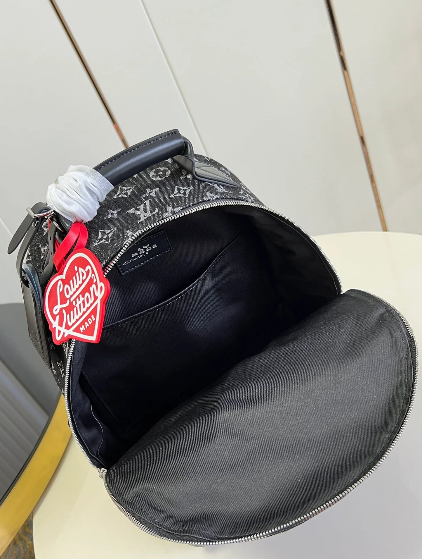LV BAG M