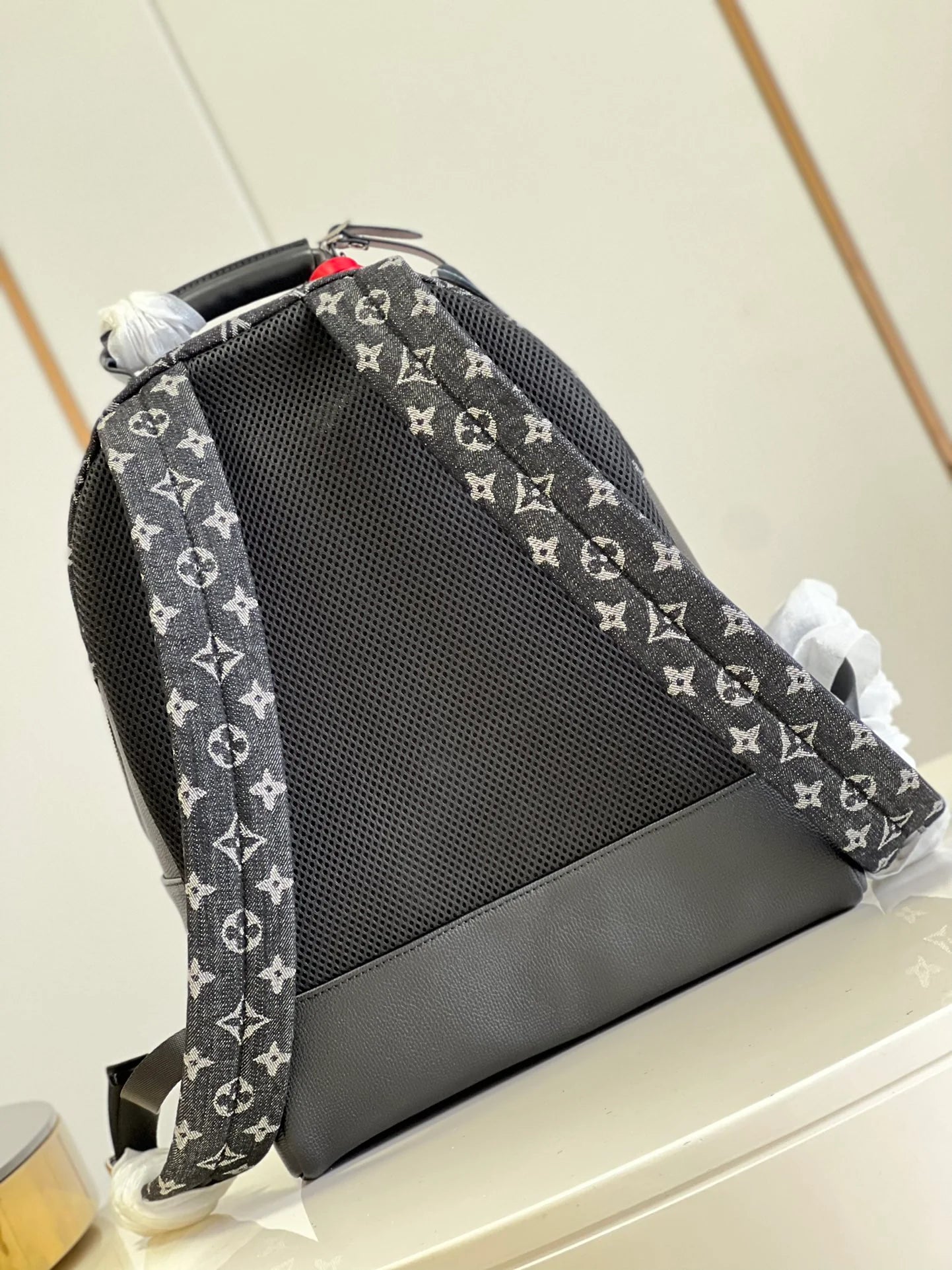 LV BAG M