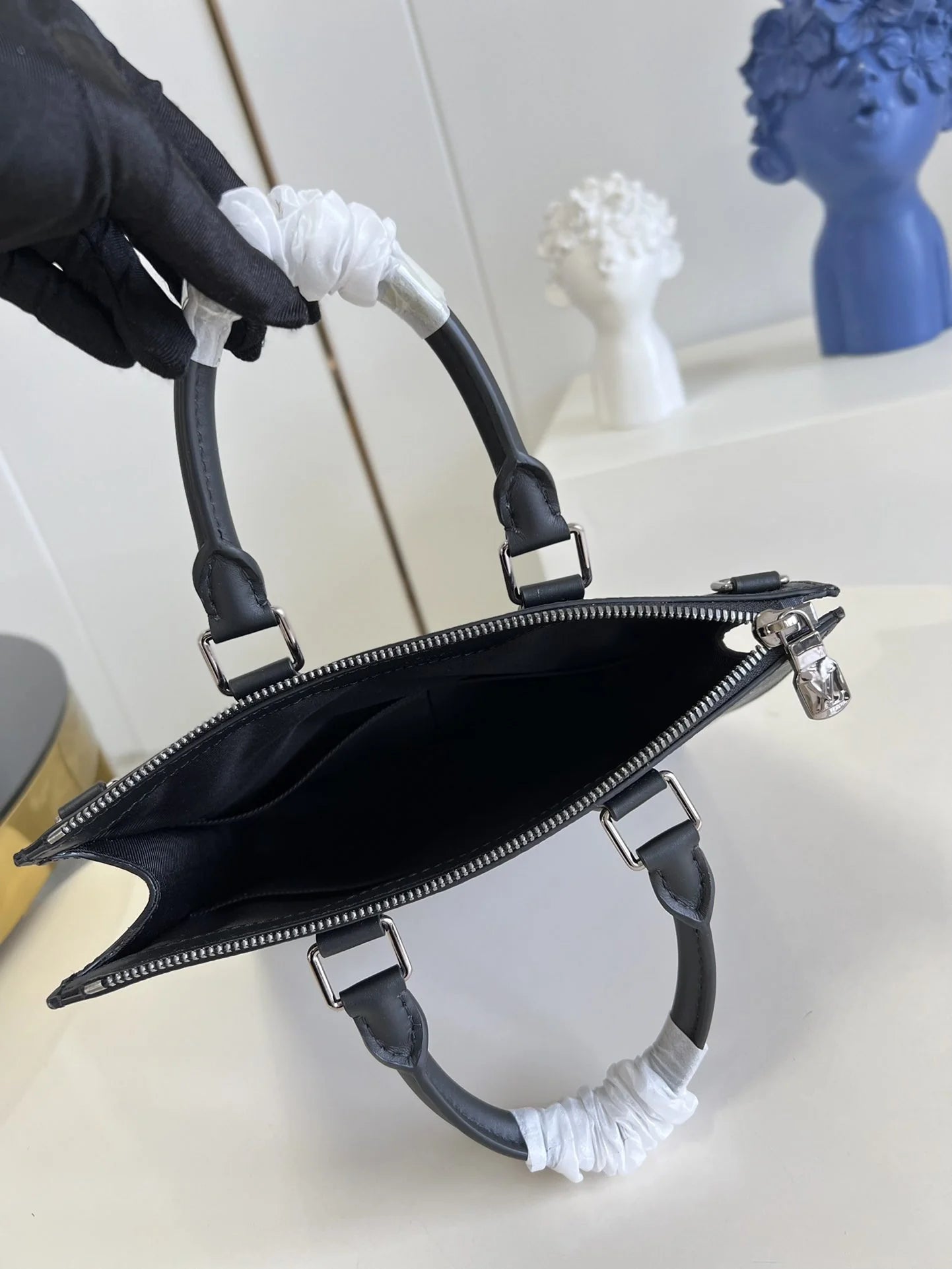 LV BAG M