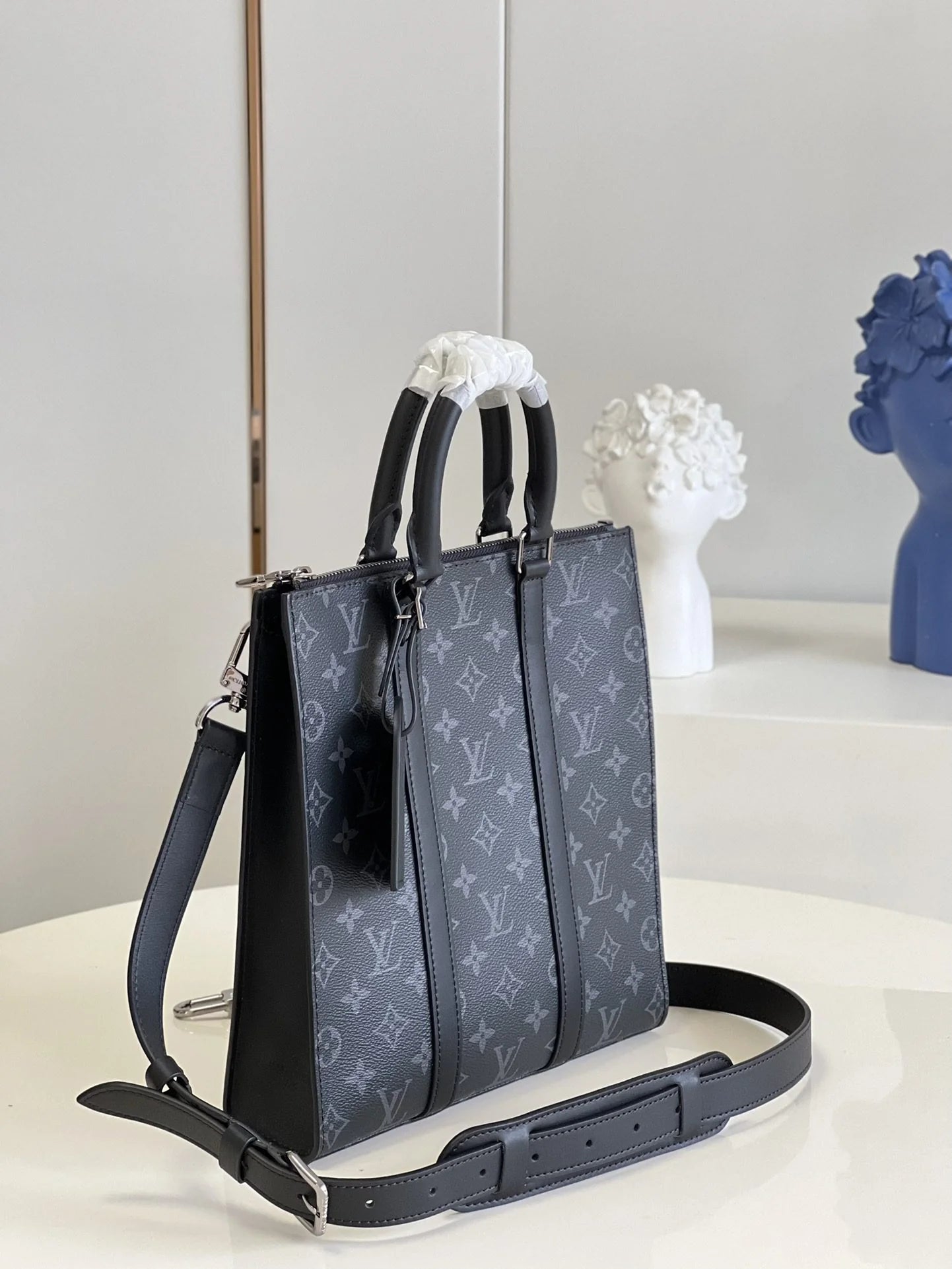 LV BAG M