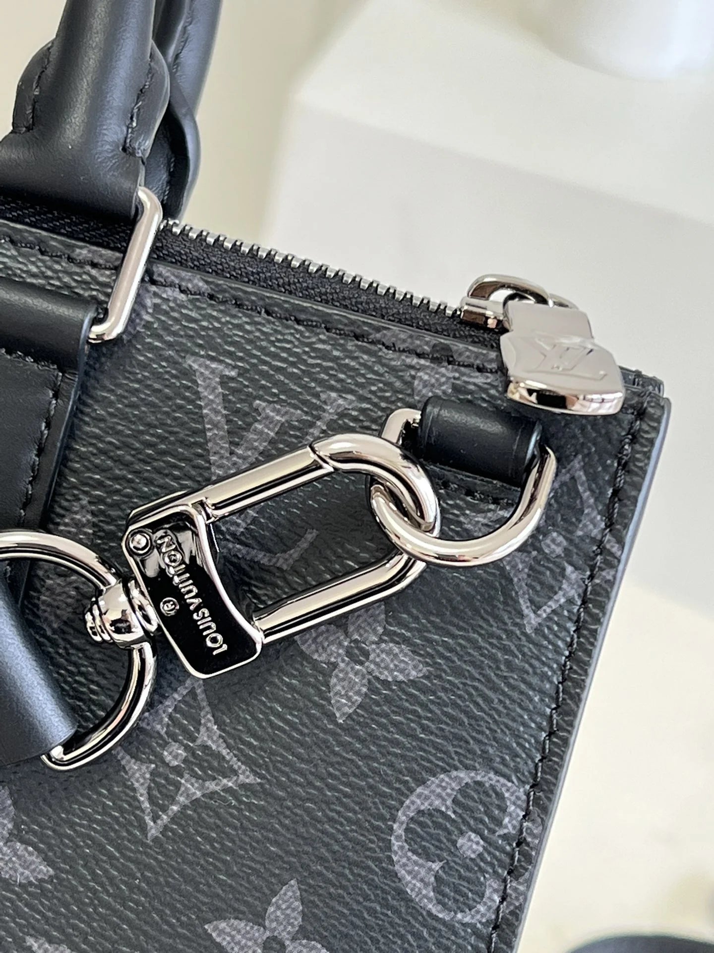 LV BAG M