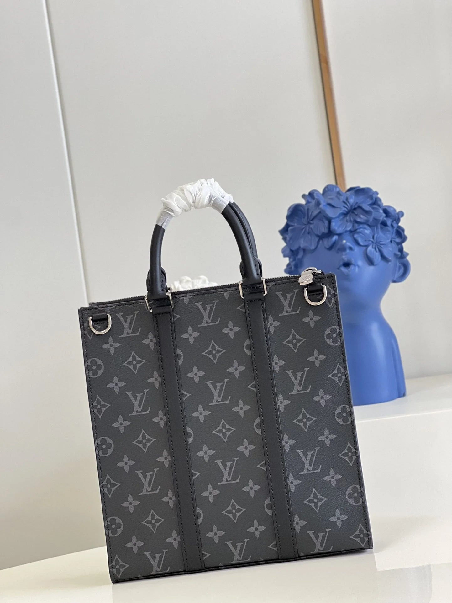 LV BAG M