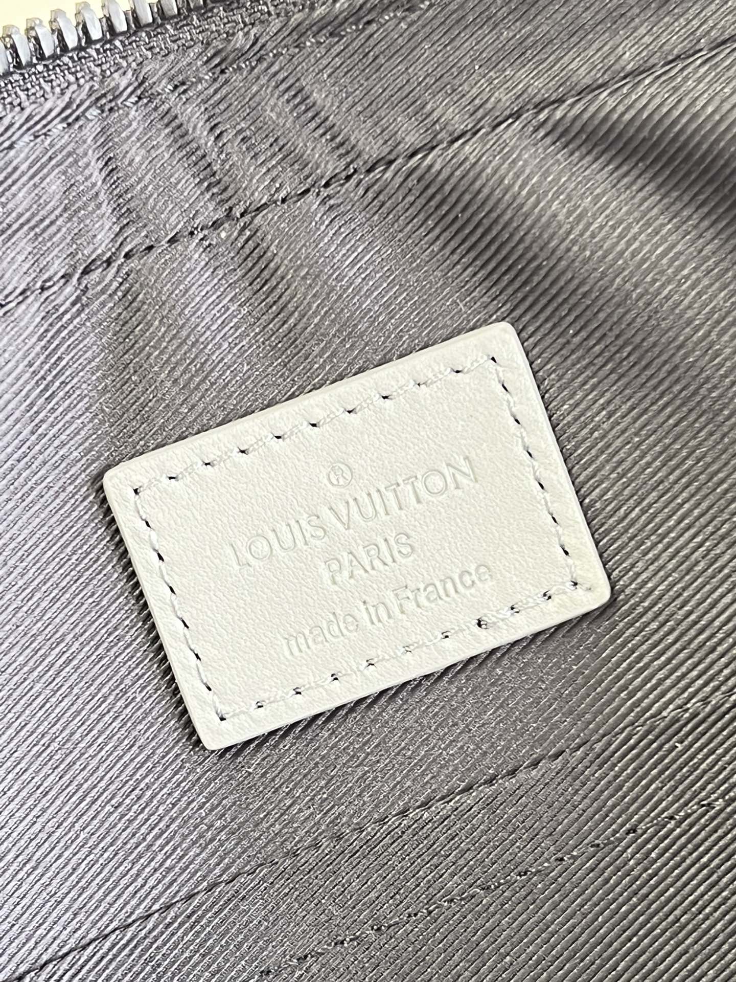 LV BAG M