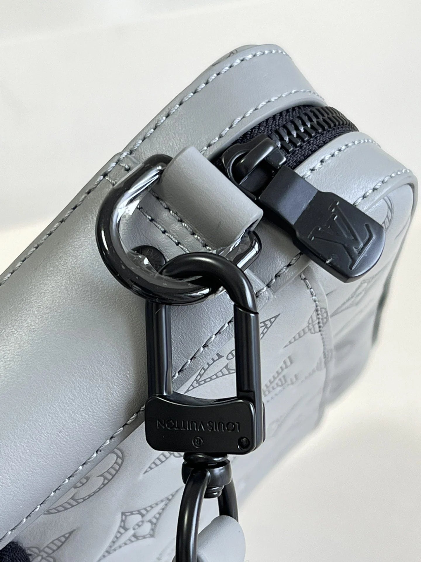 LV BAG M