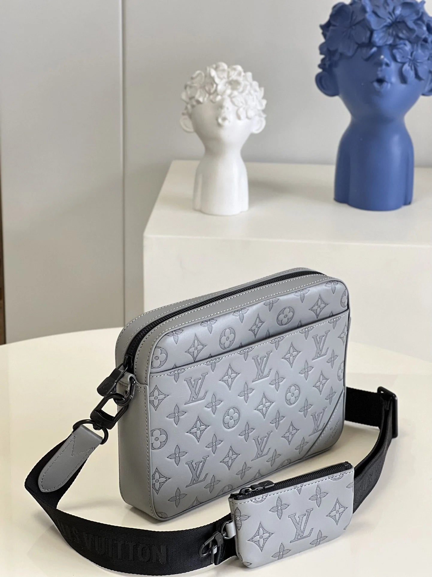 LV BAG M