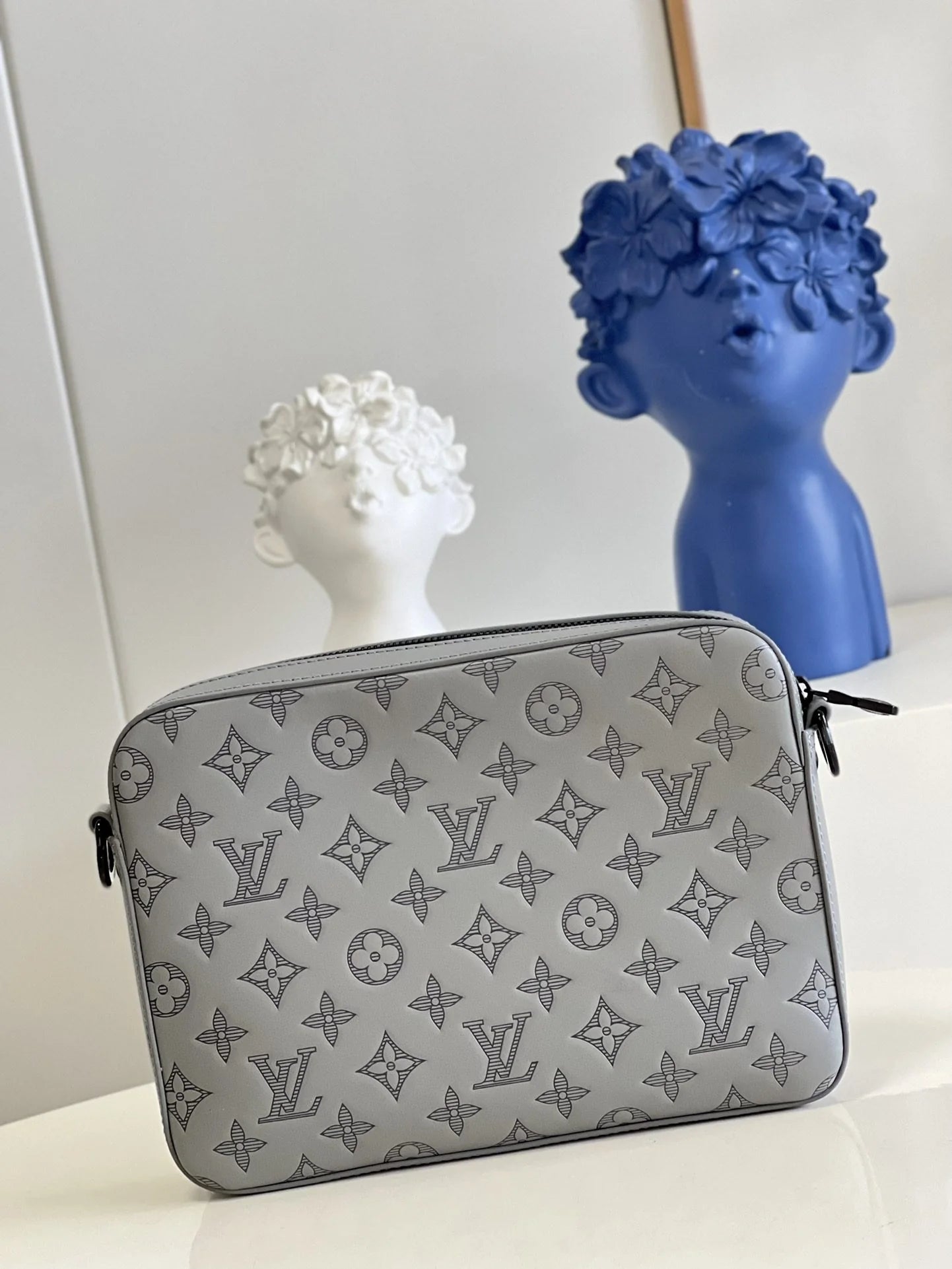 LV BAG M