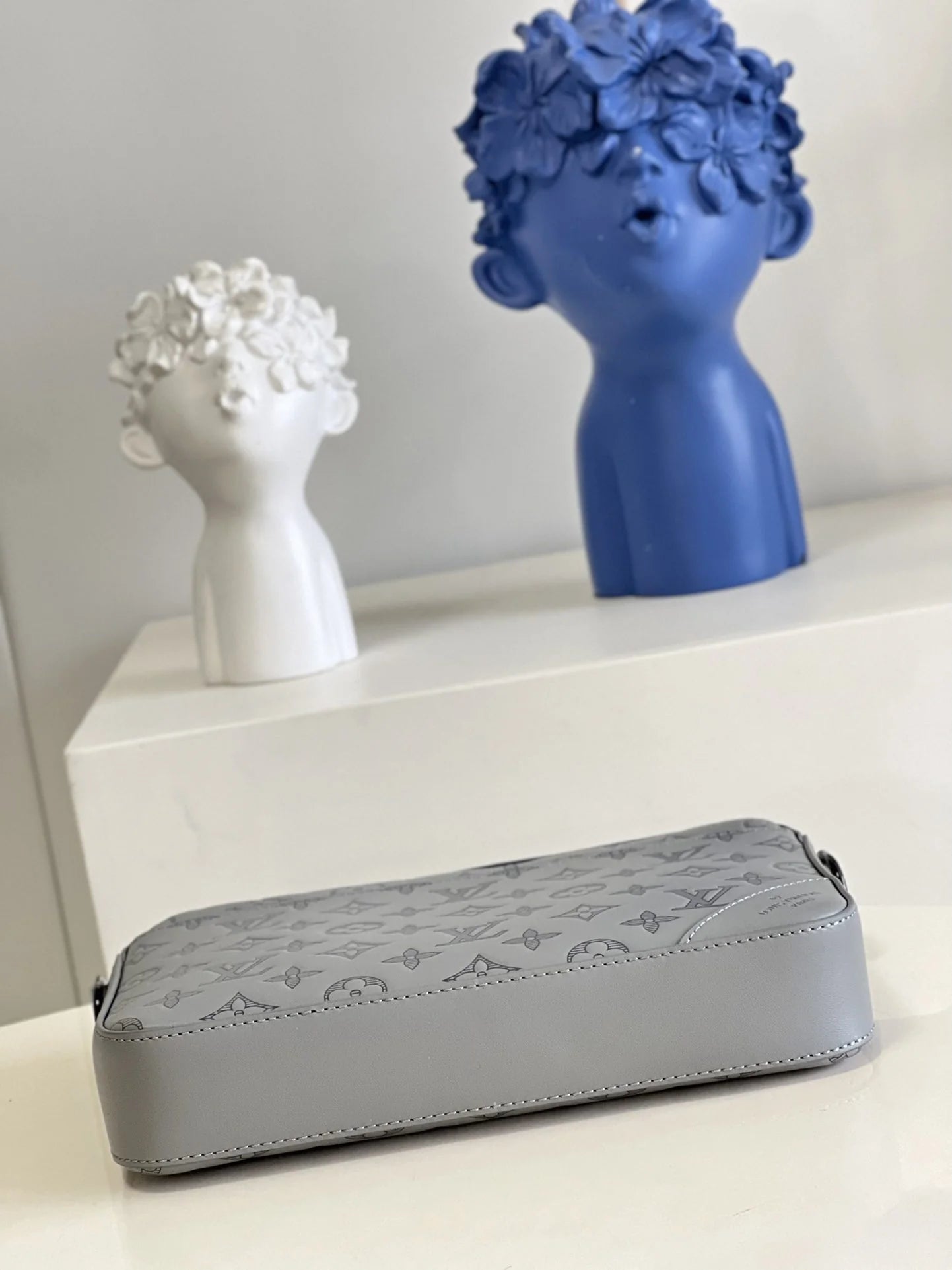 LV BAG M