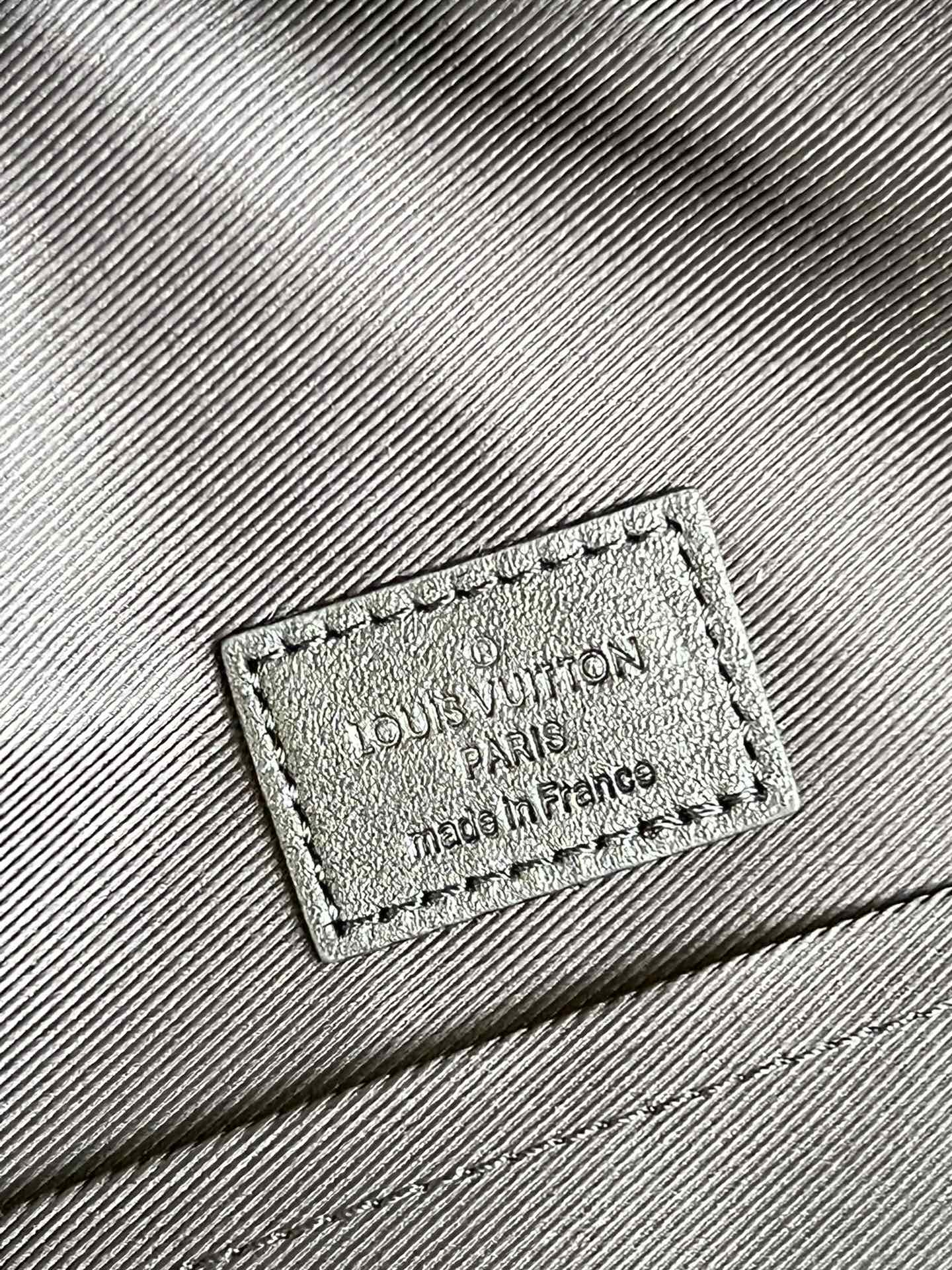 LV BAG M