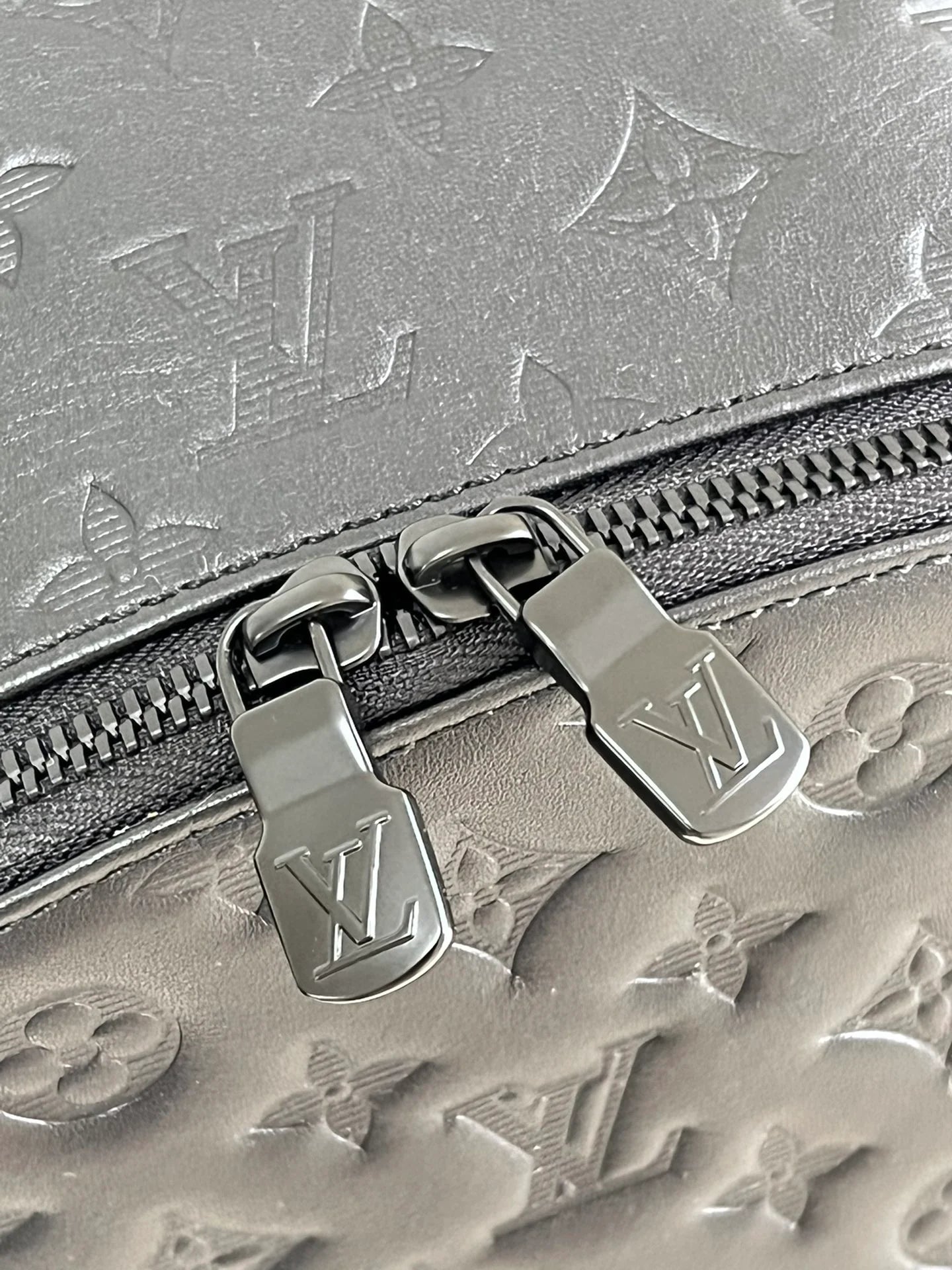 LV BAG M