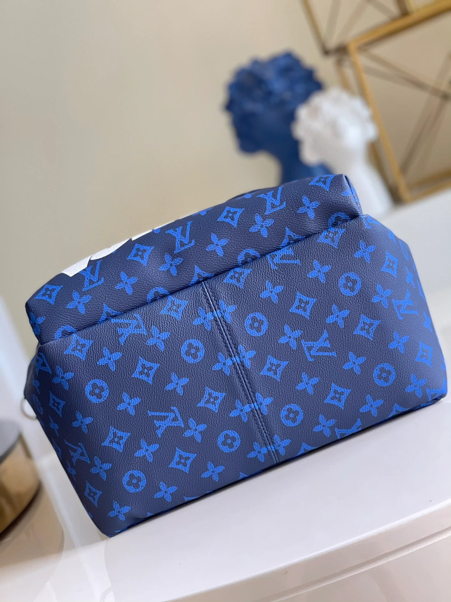 LV BAG M