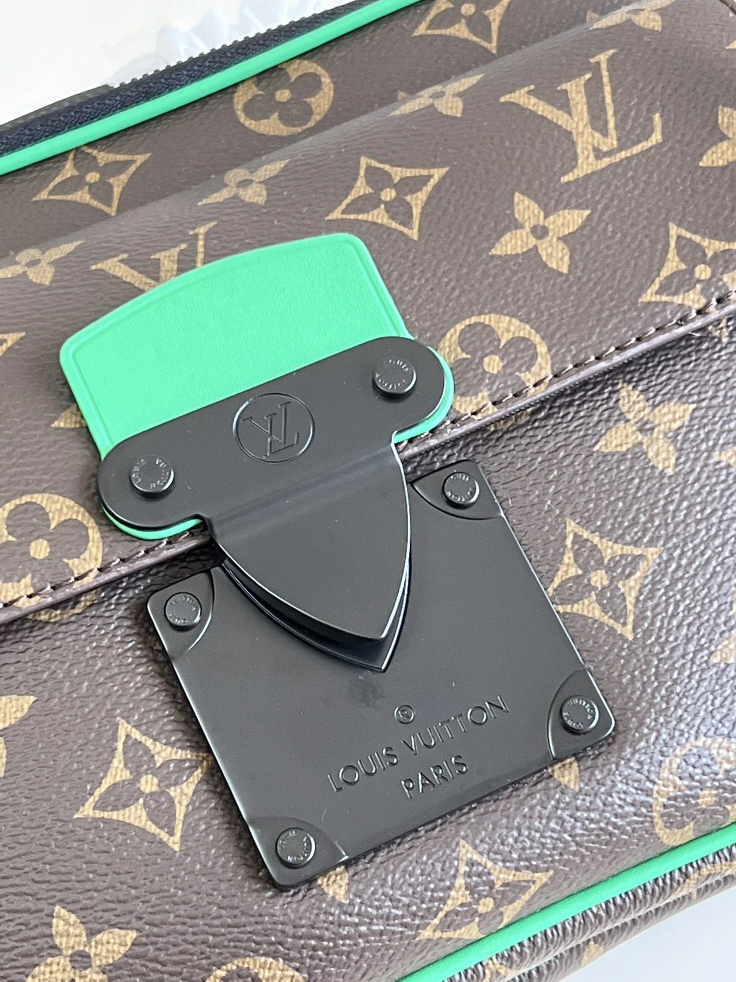 LV BAG M46246