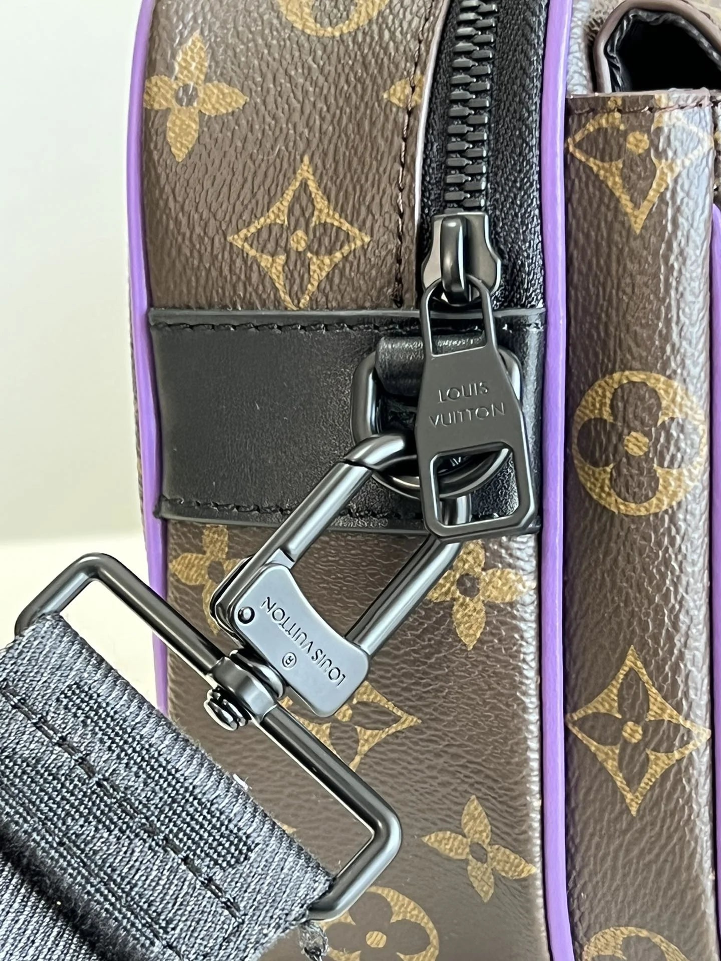 LV BAG M