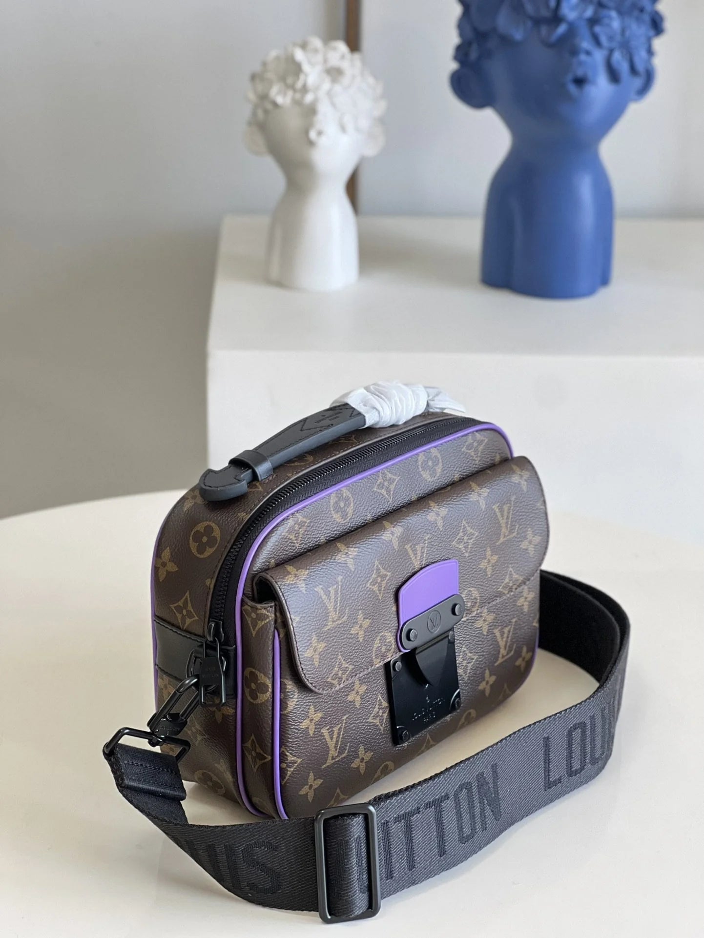 LV BAG M