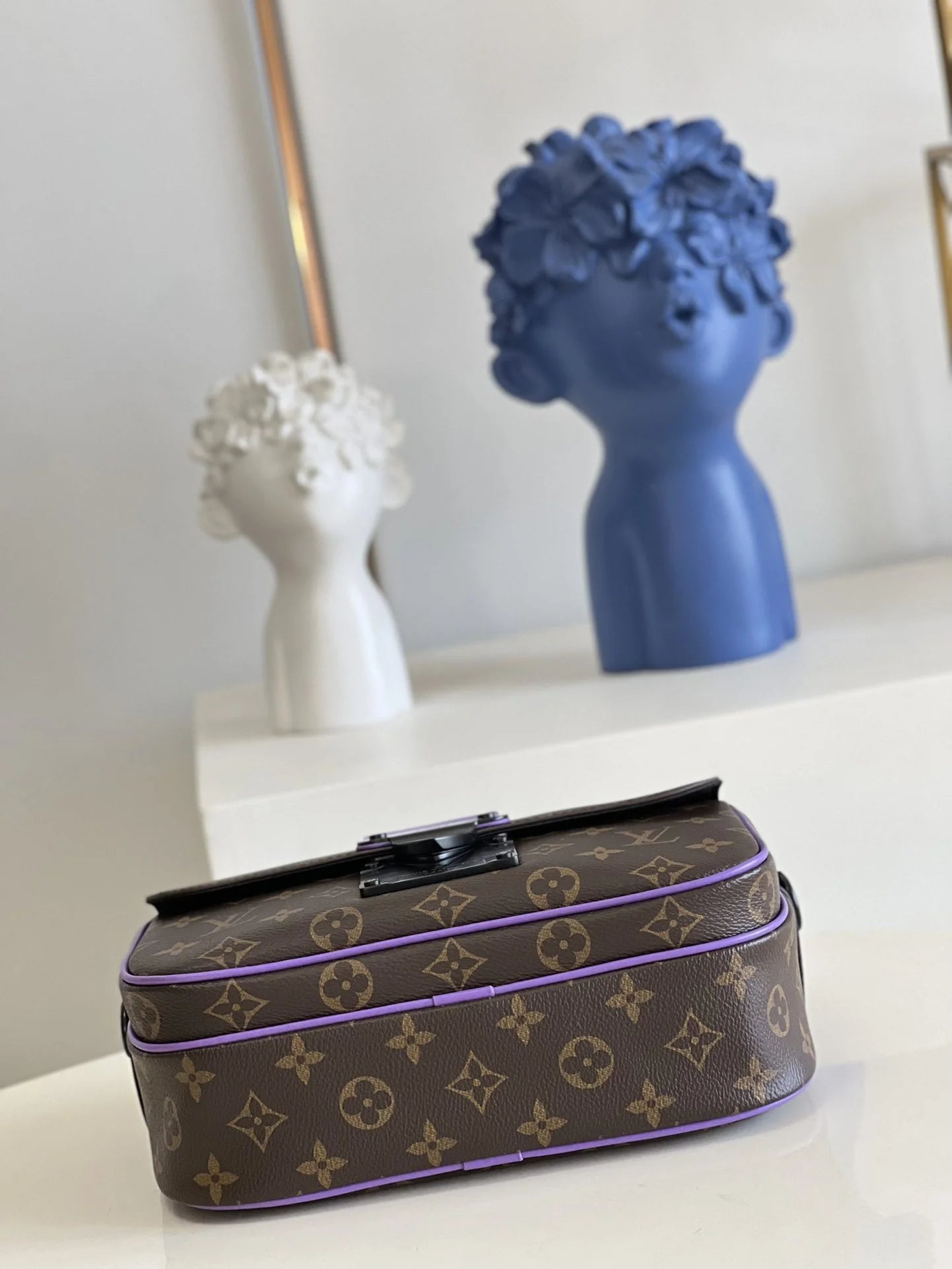 LV BAG M