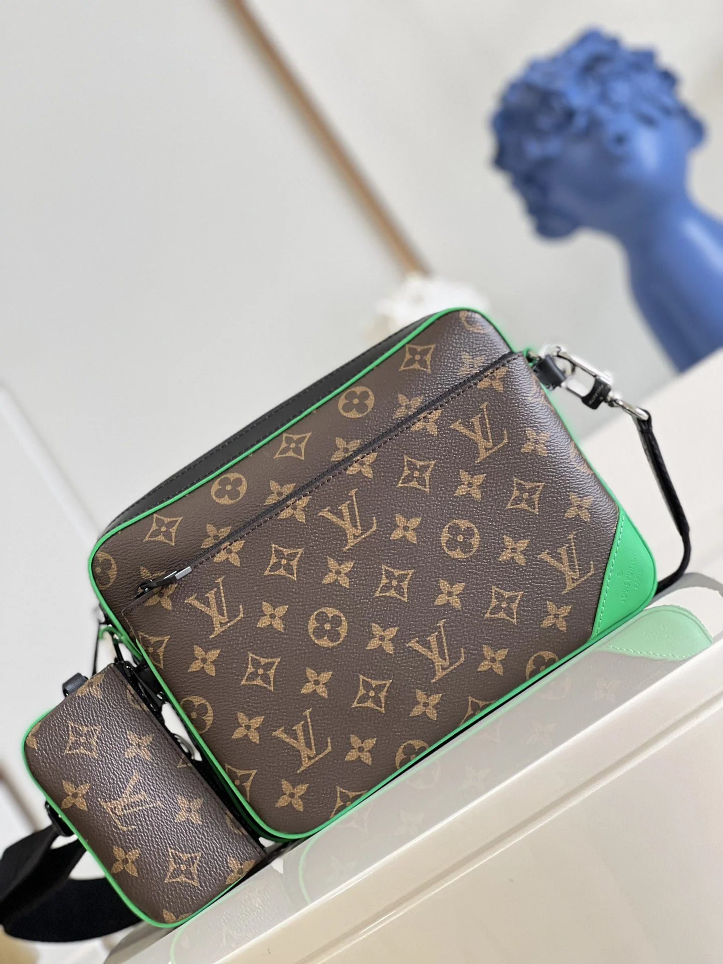 LV BAG M46266