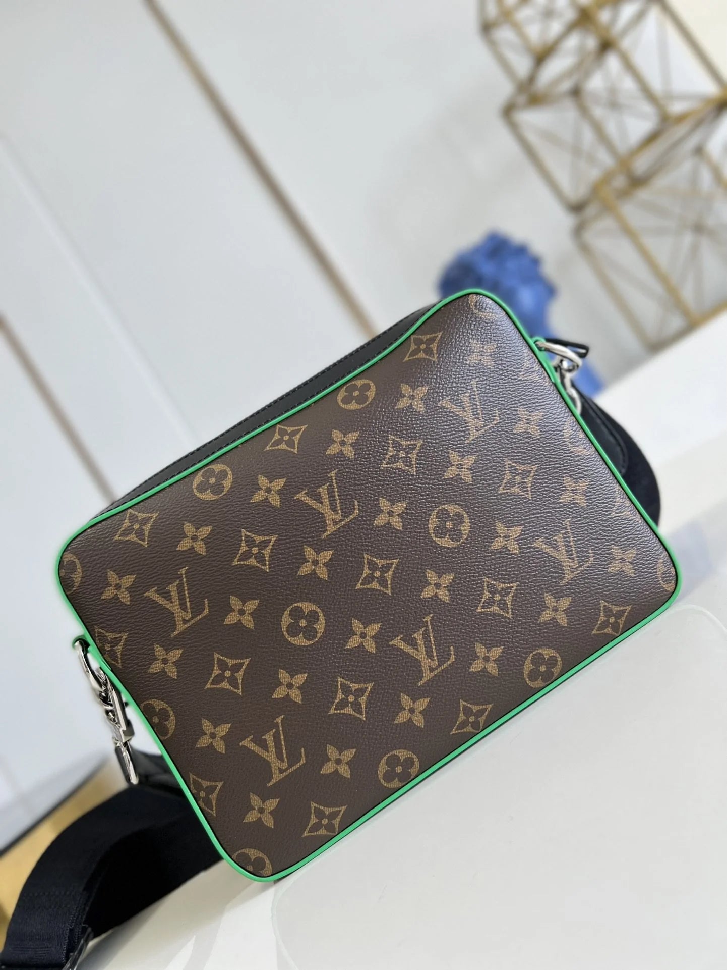 LV BAG M46266