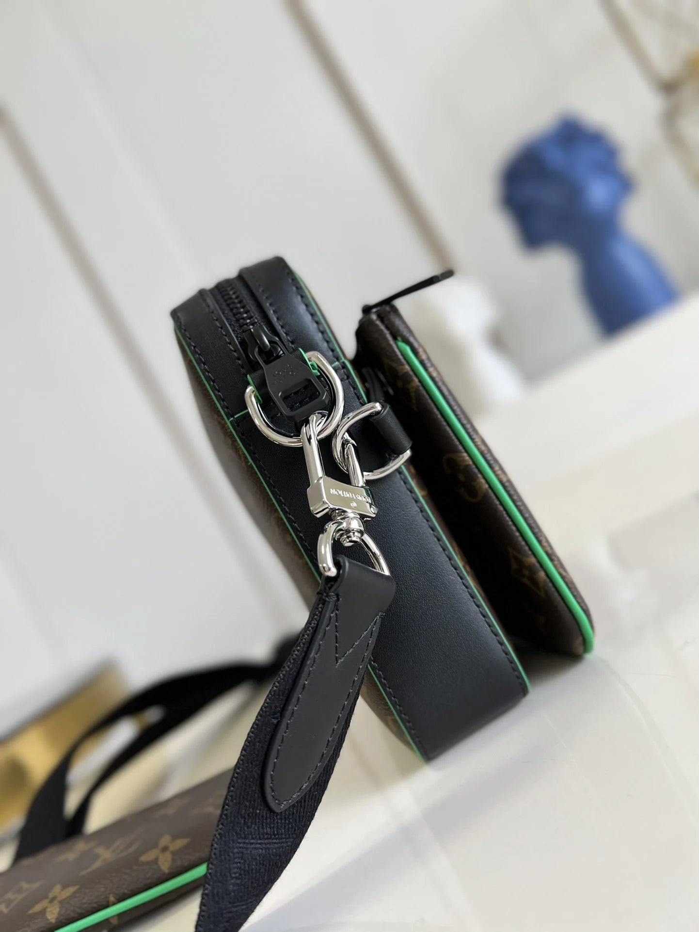 LV BAG M46266