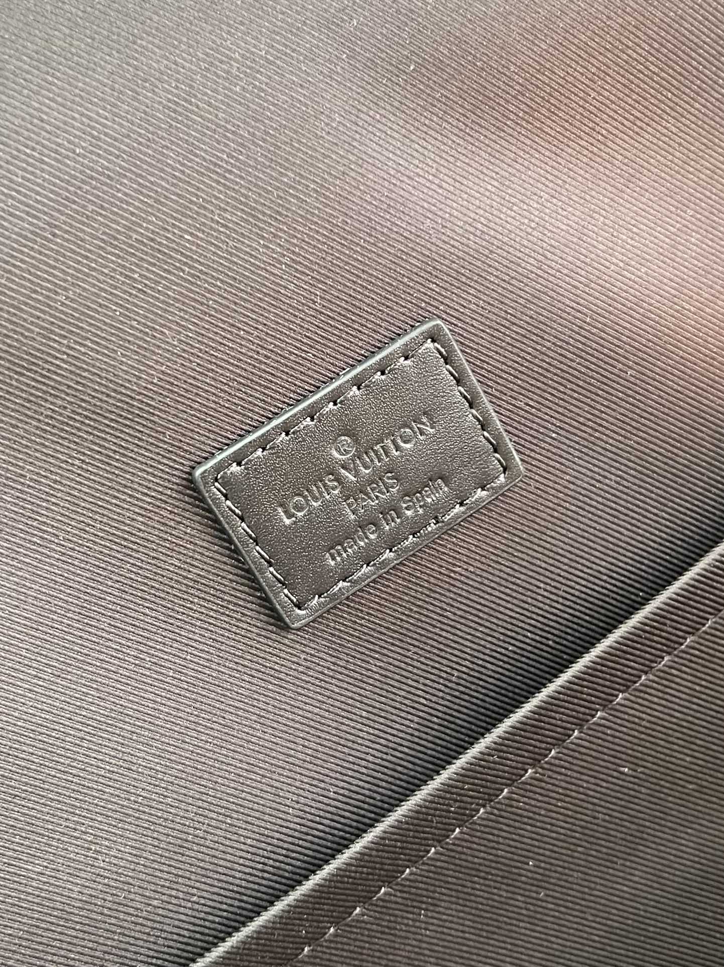 LV BAG M