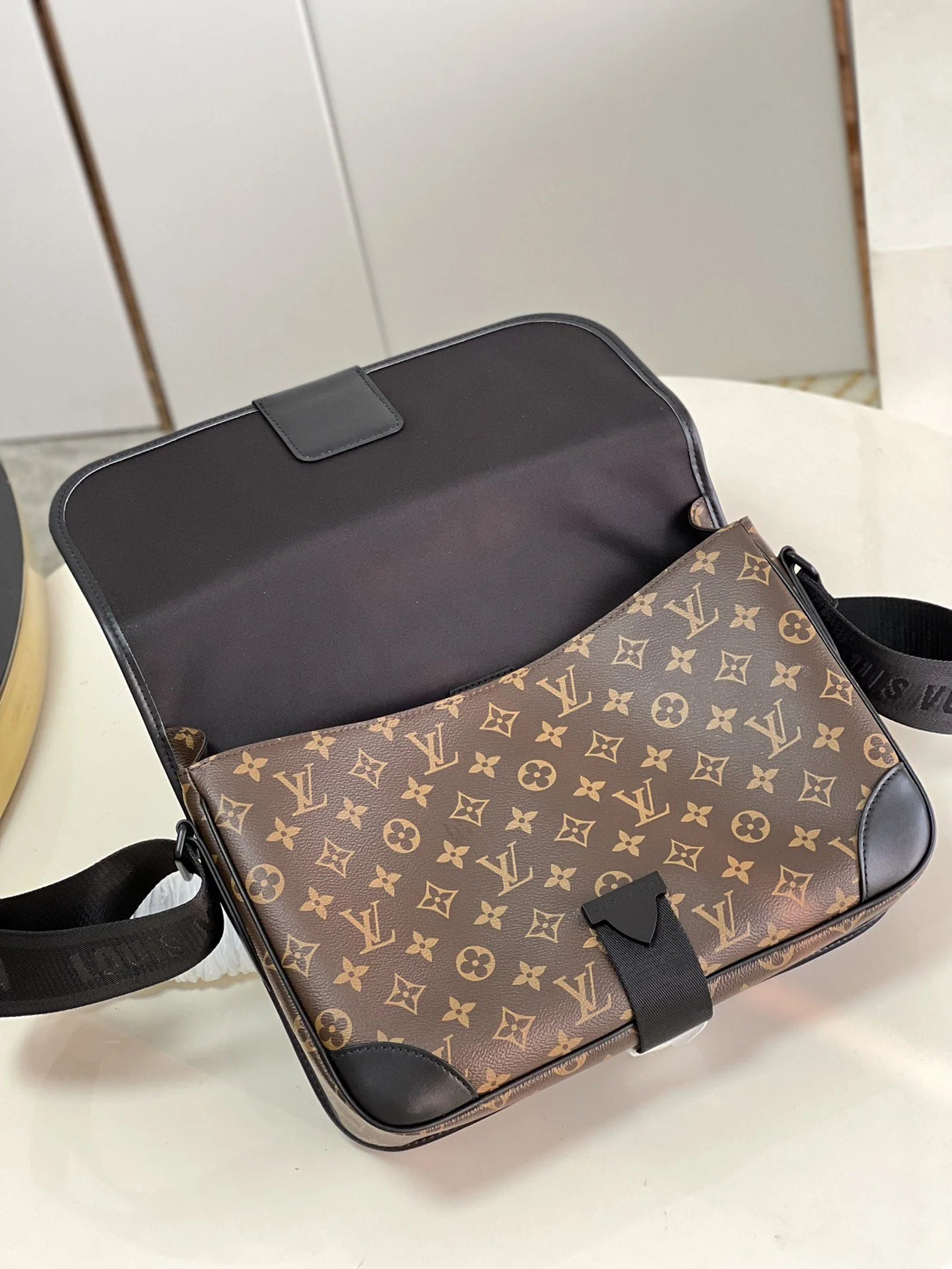 LV BAG M