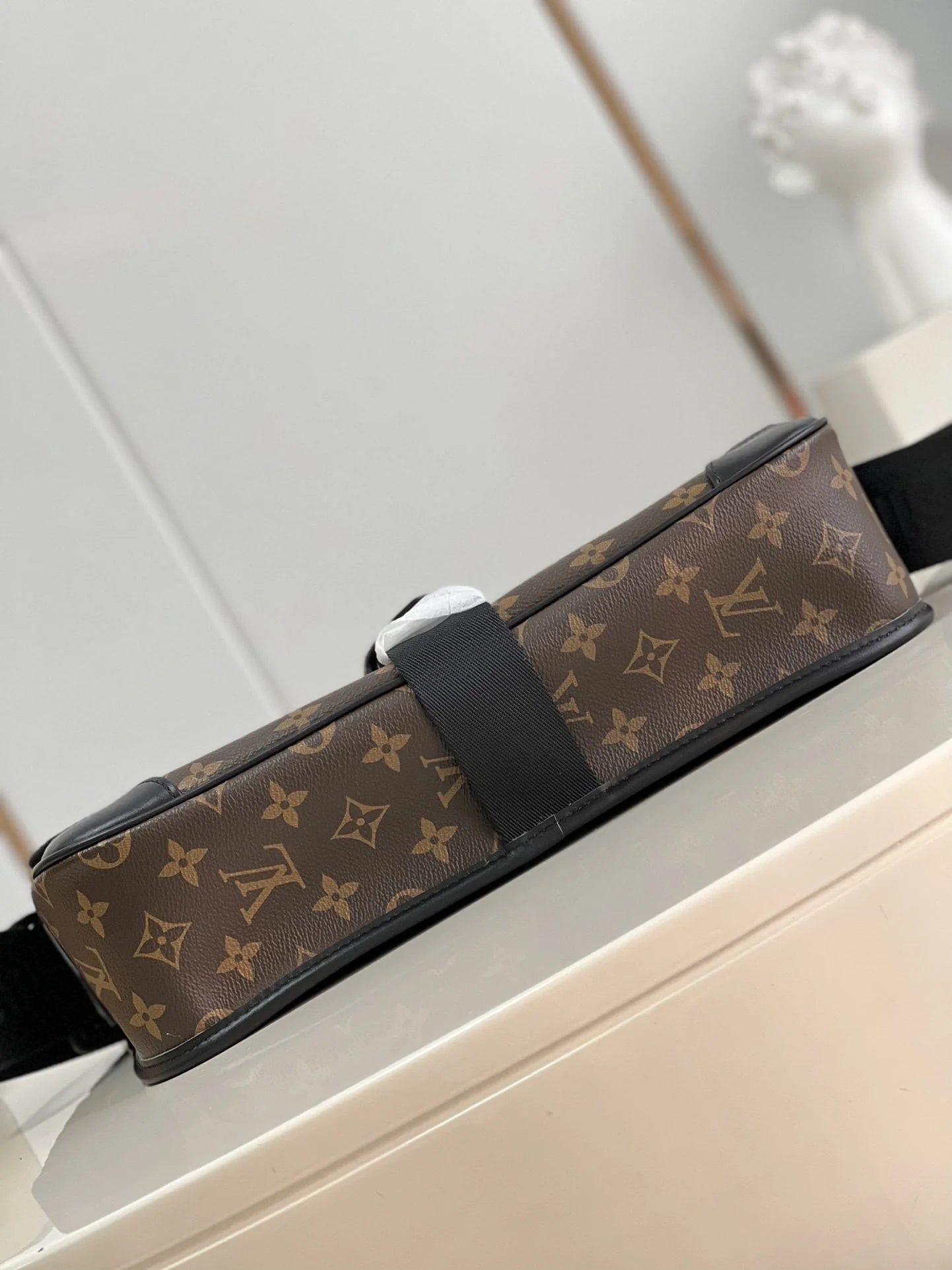 LV BAG M