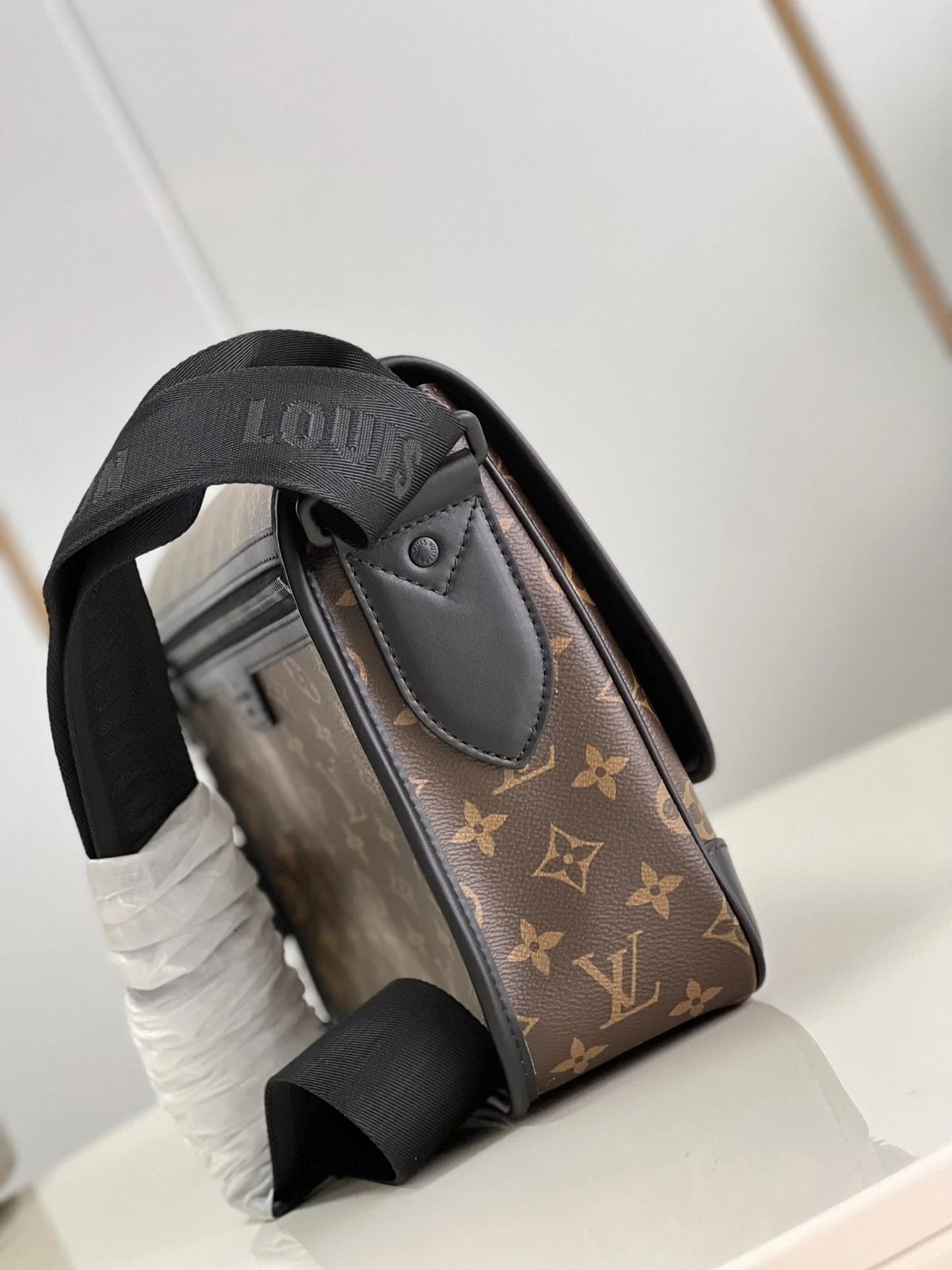 LV BAG M