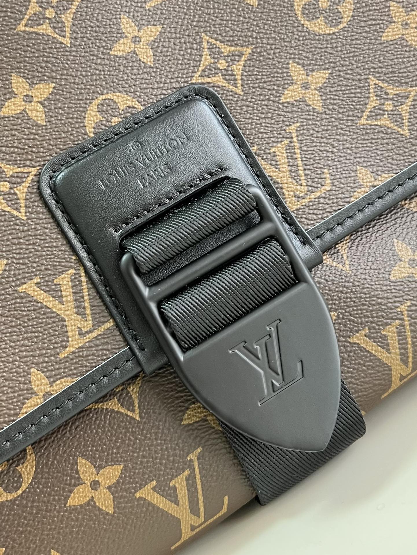 LV BAG M