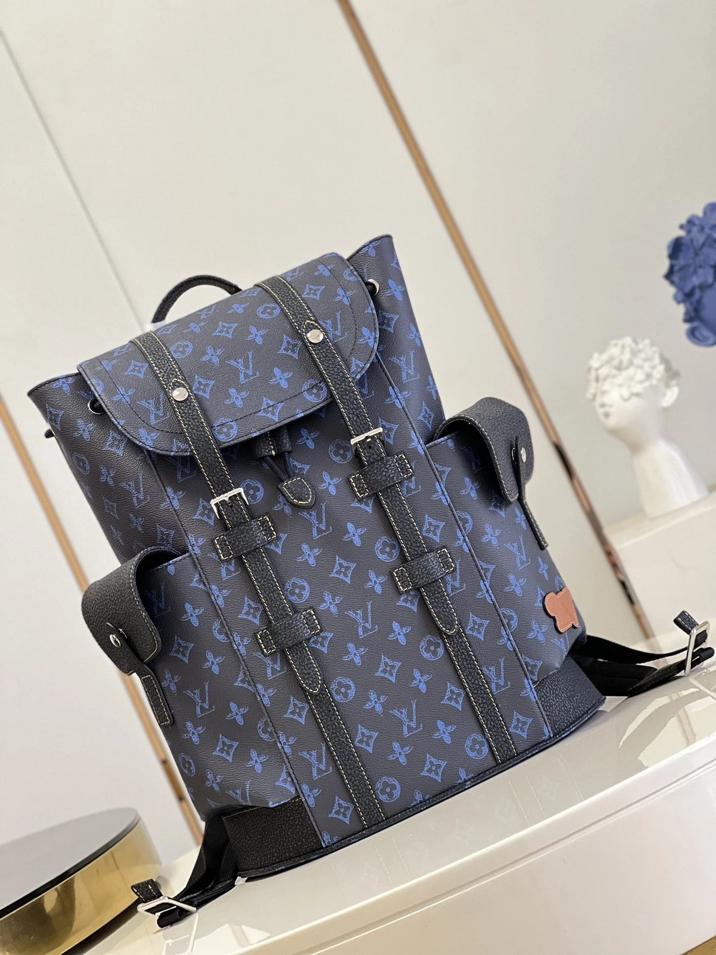 LV BAG M