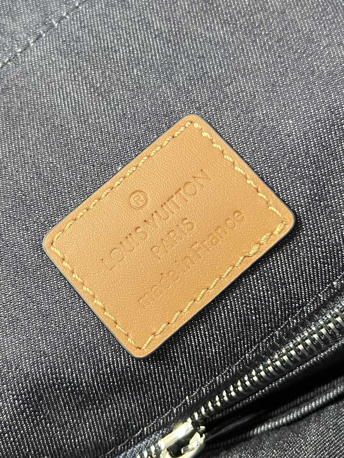 LV BAG M