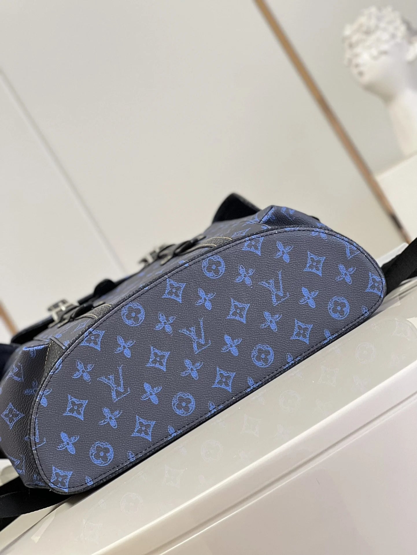 LV BAG M