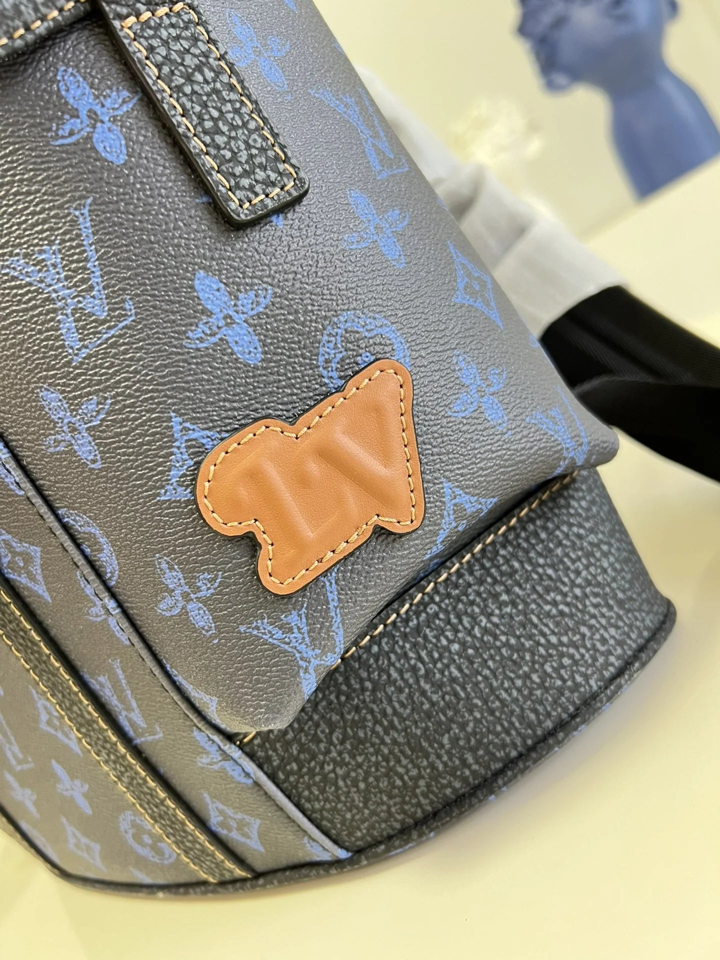 LV BAG M
