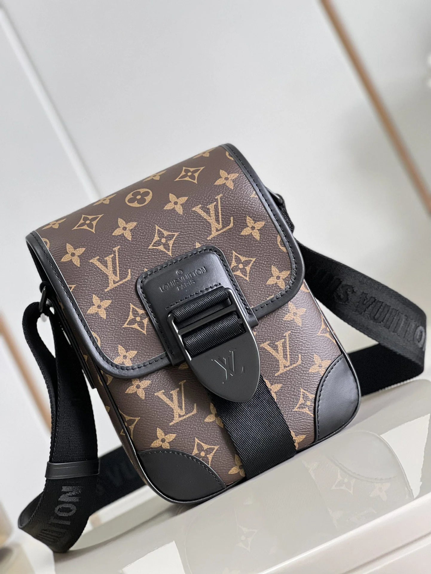 LV BAG M46442