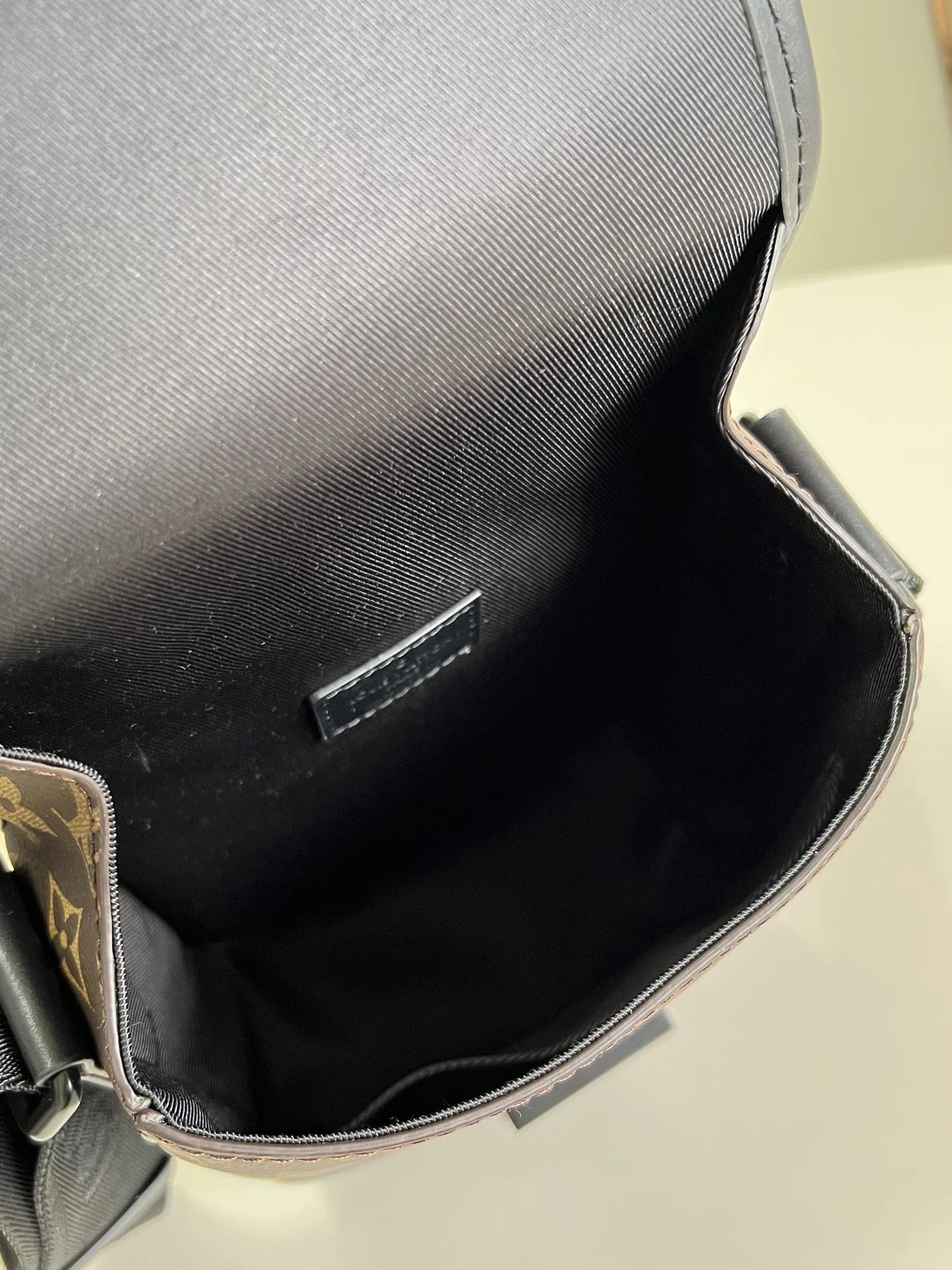 LV BAG M46442