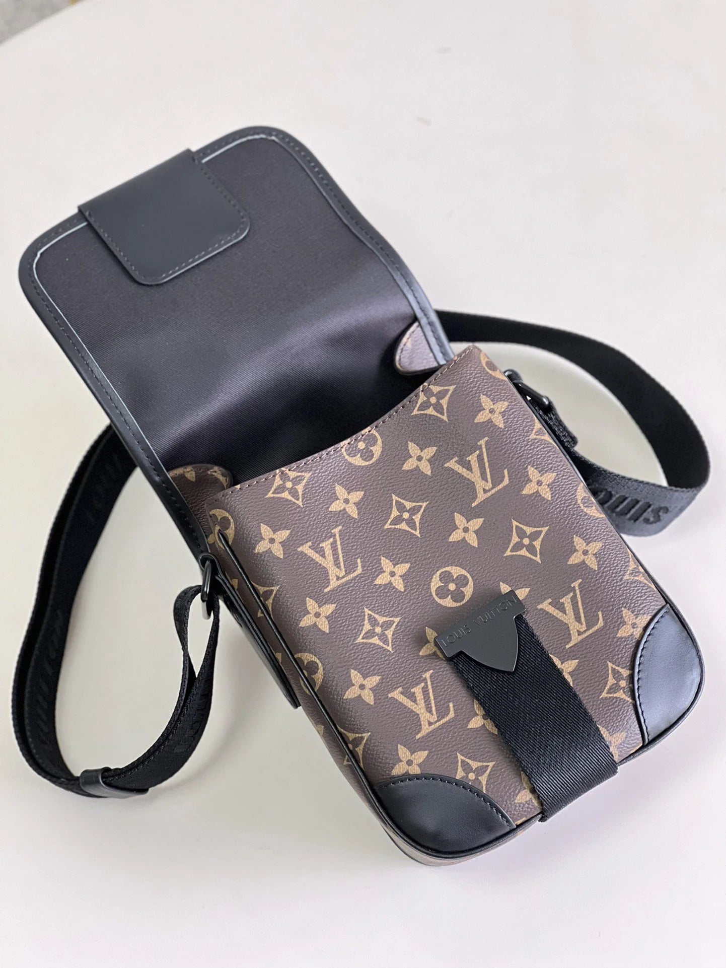 LV BAG M46442