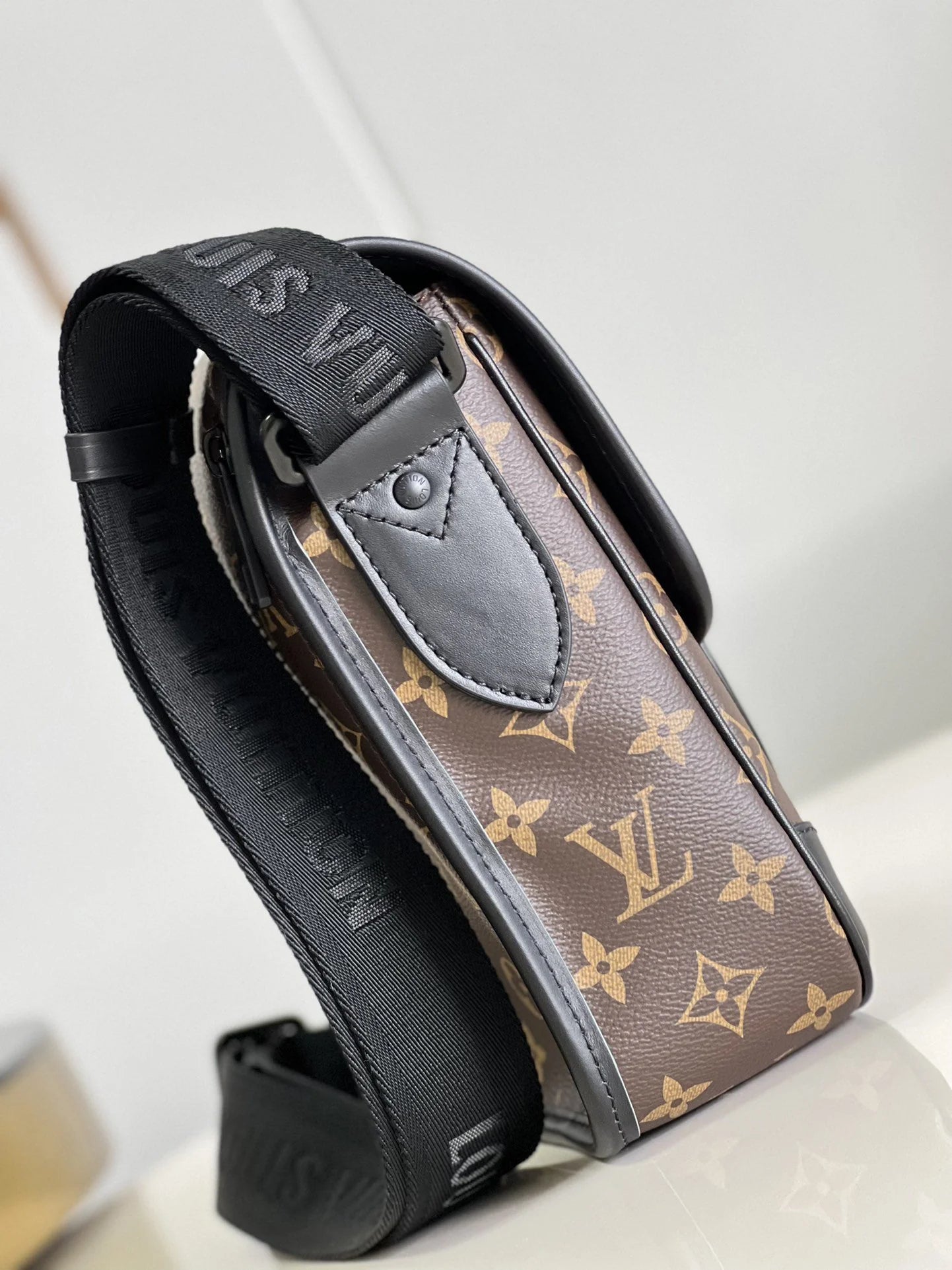 LV BAG M46442