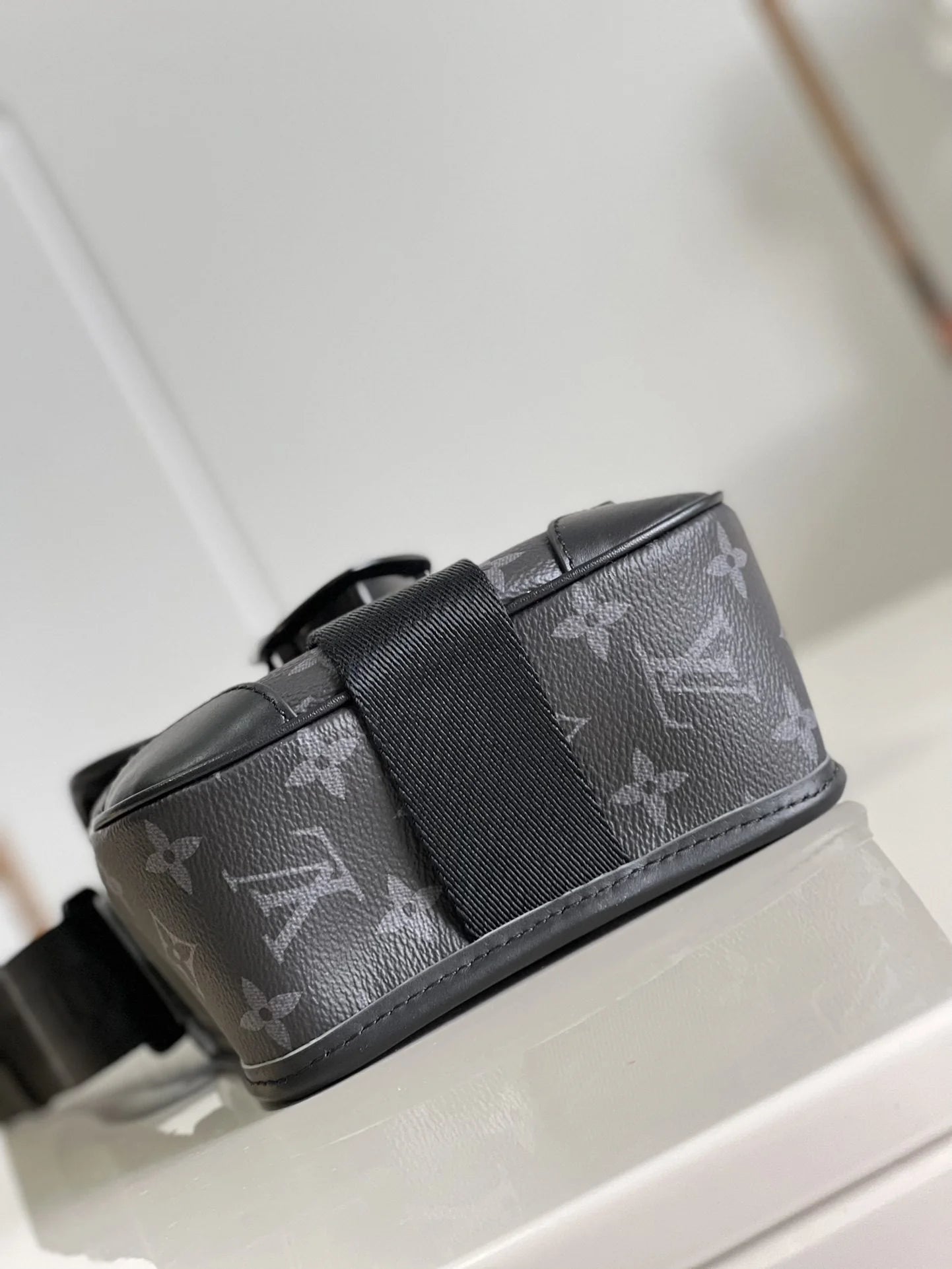 LV BAG M