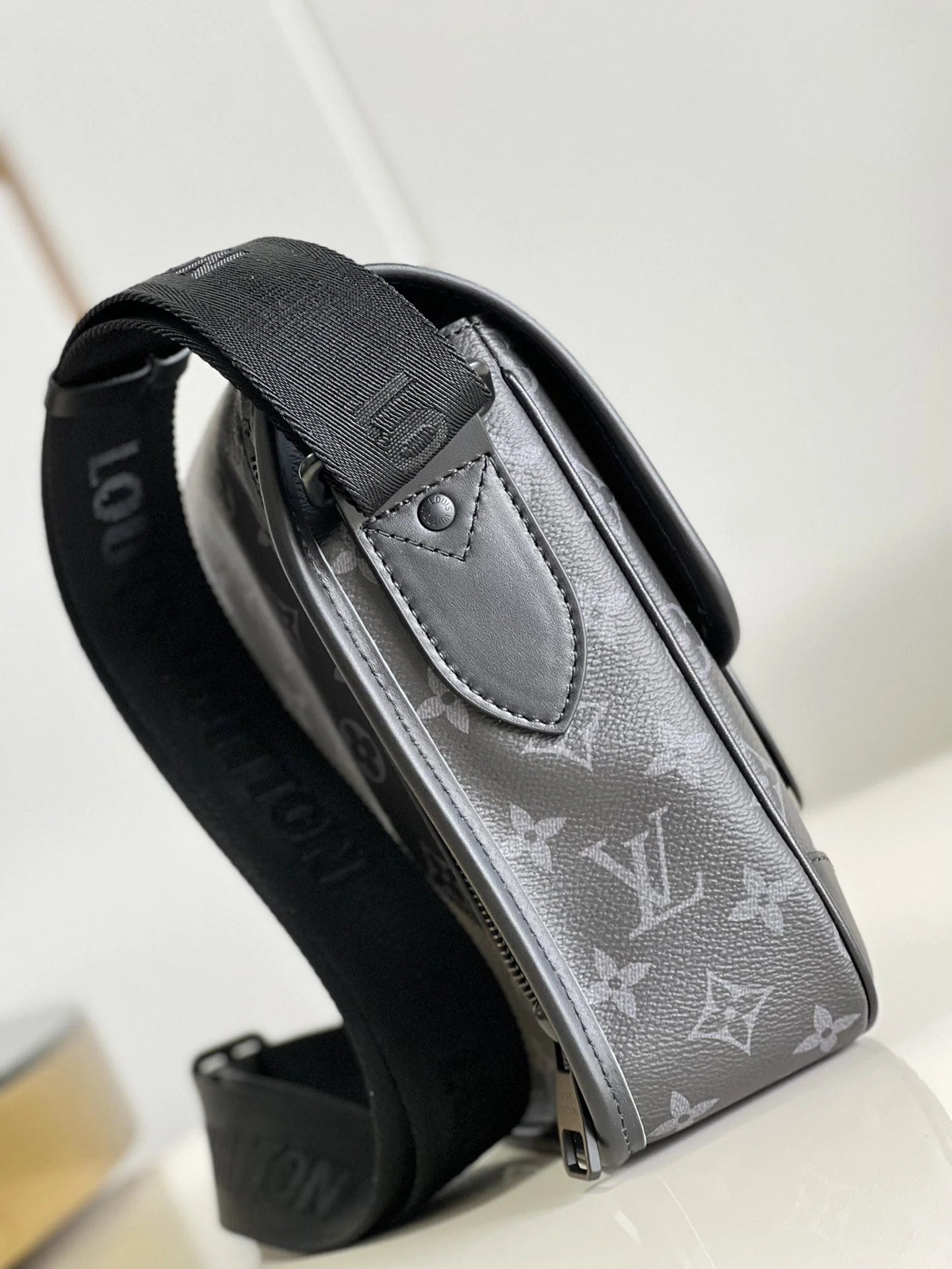 LV BAG M