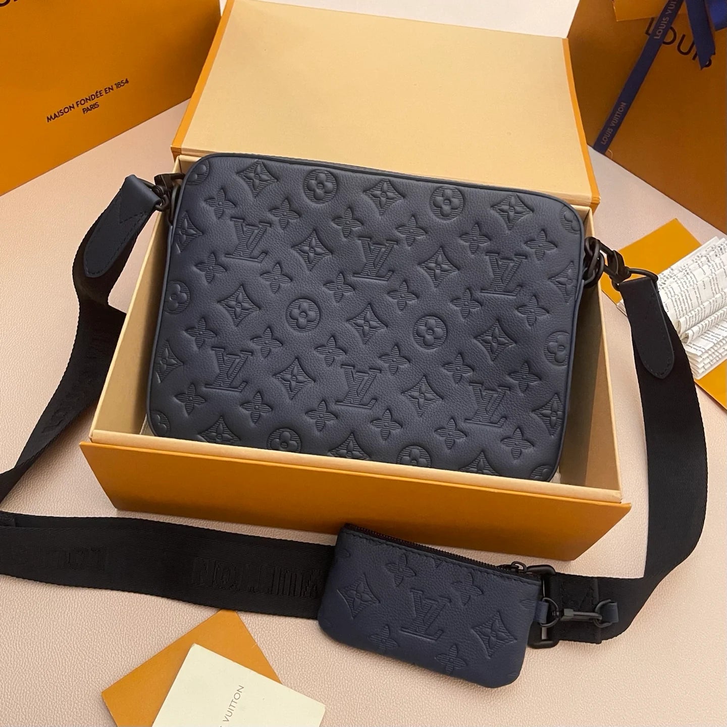 LV BAG M46604