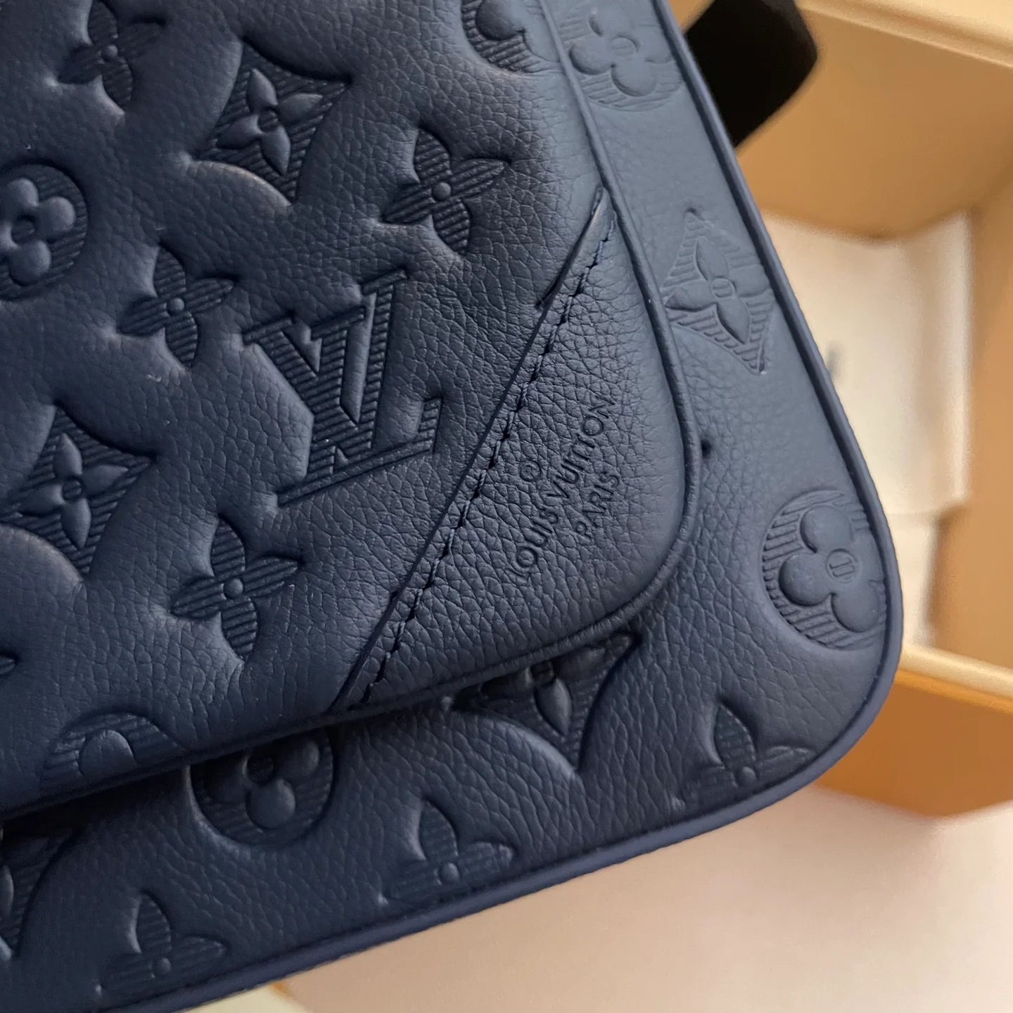 LV BAG M46604
