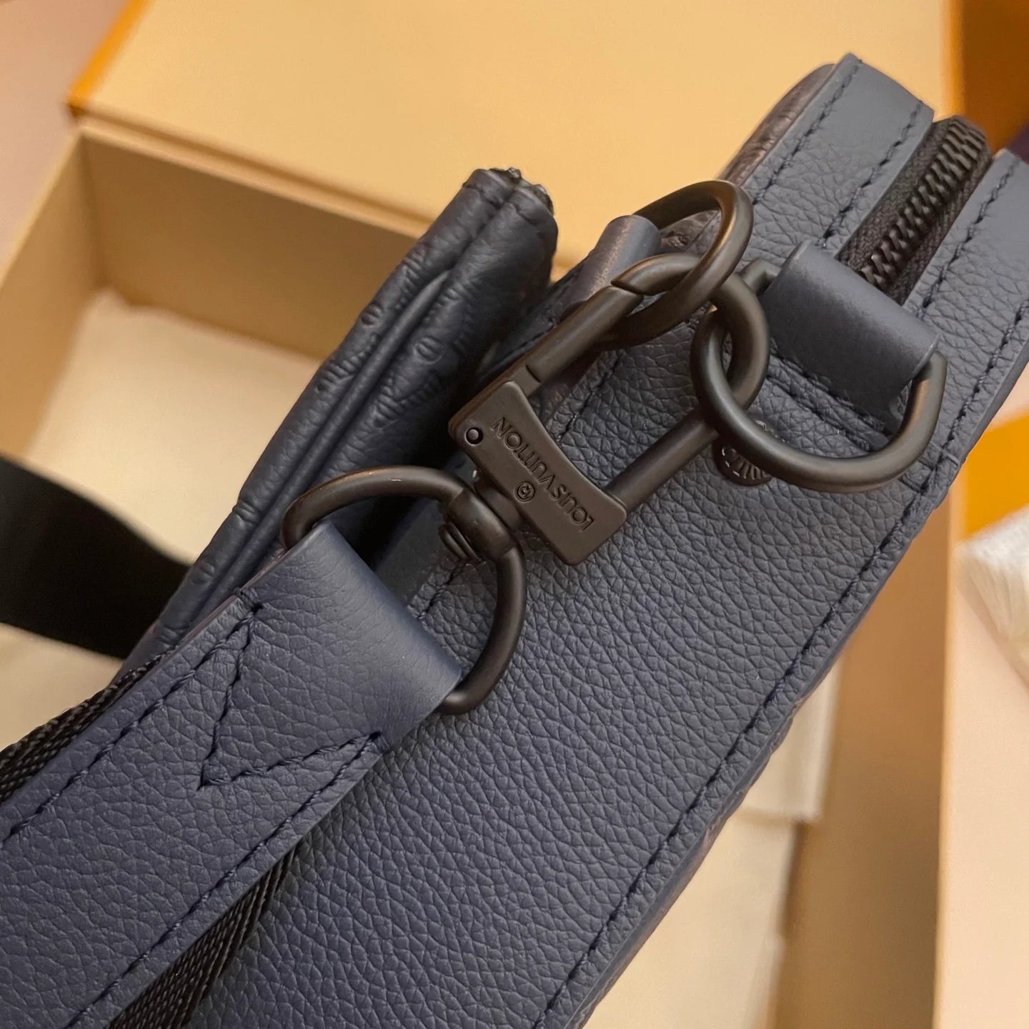 LV BAG M46604