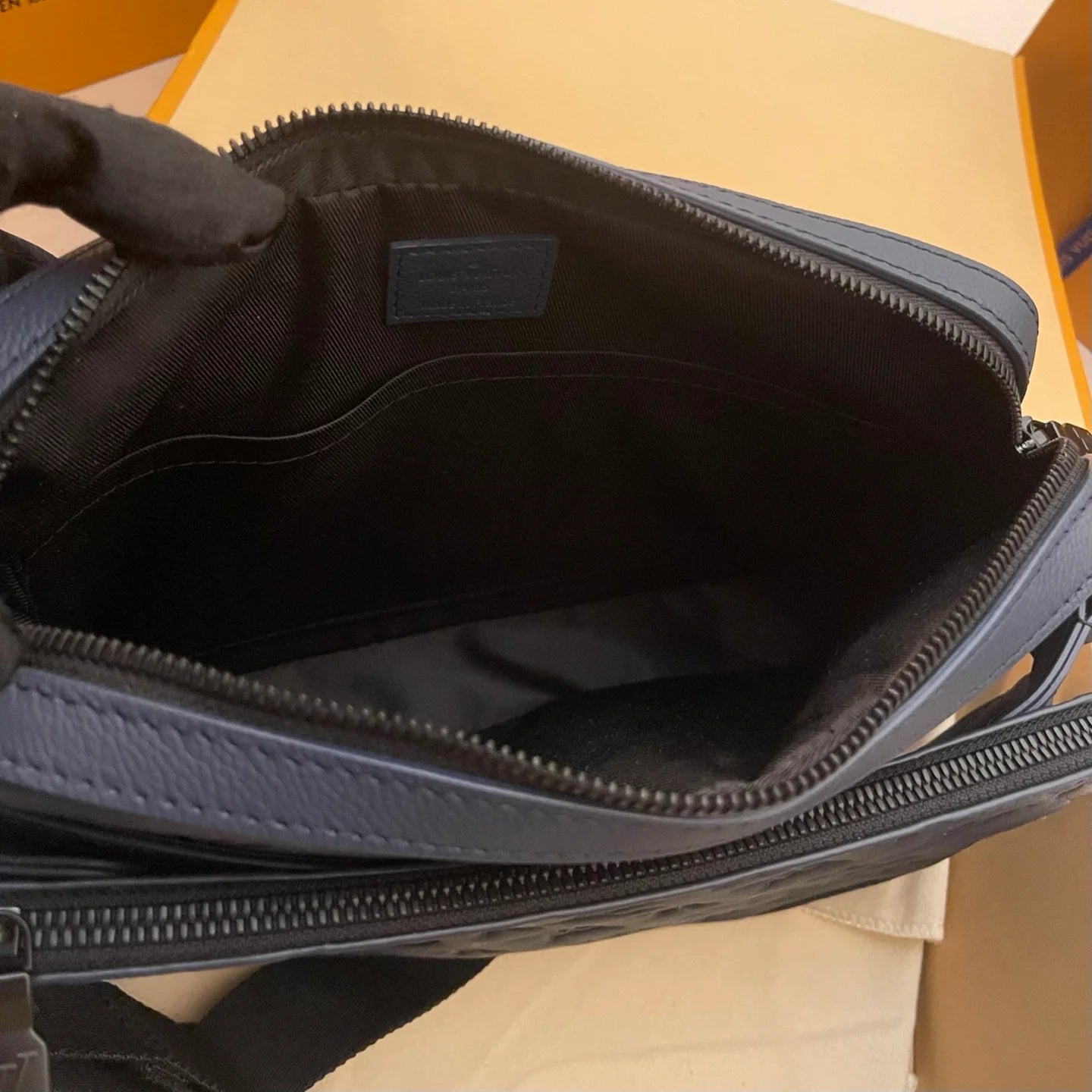 LV BAG M46604