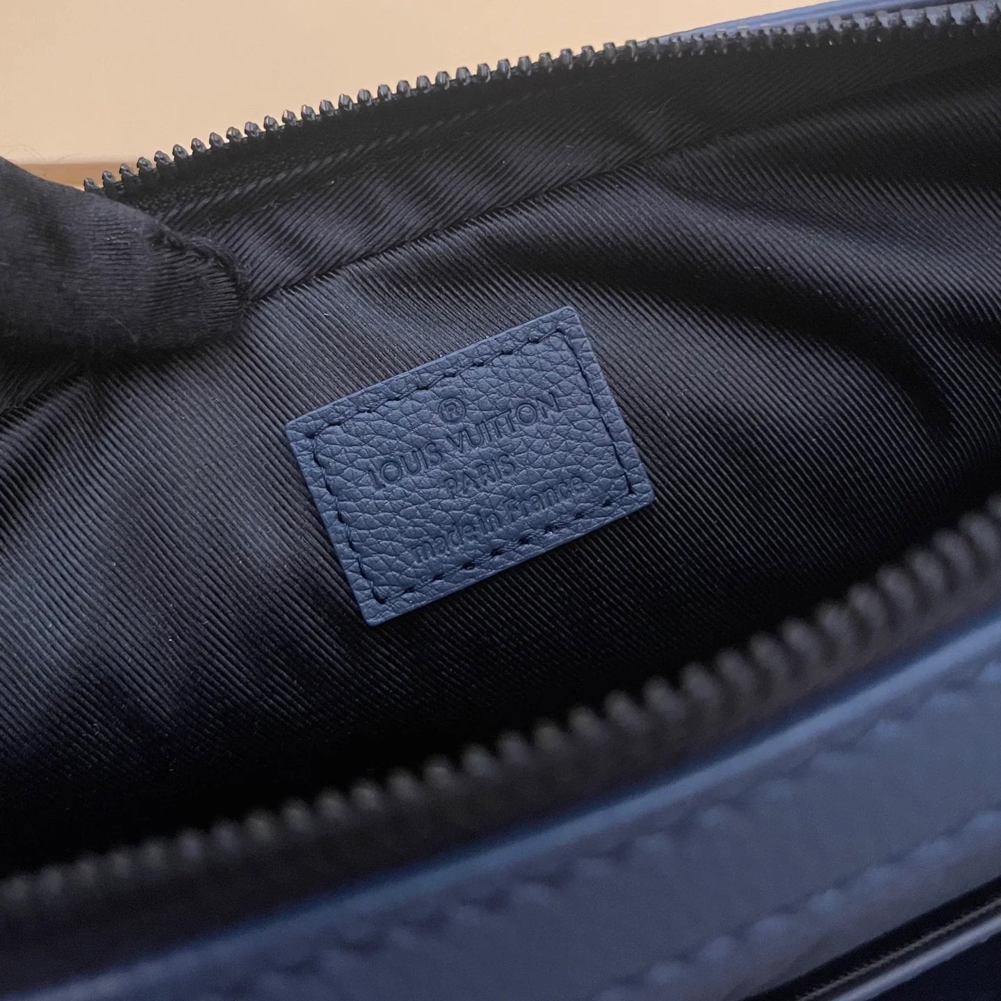 LV BAG M46604