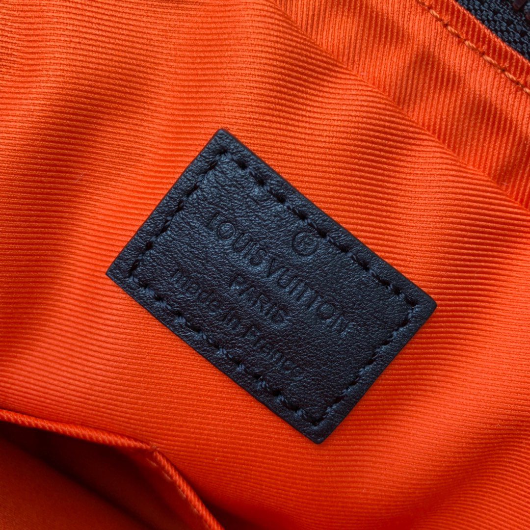 LV BAG M