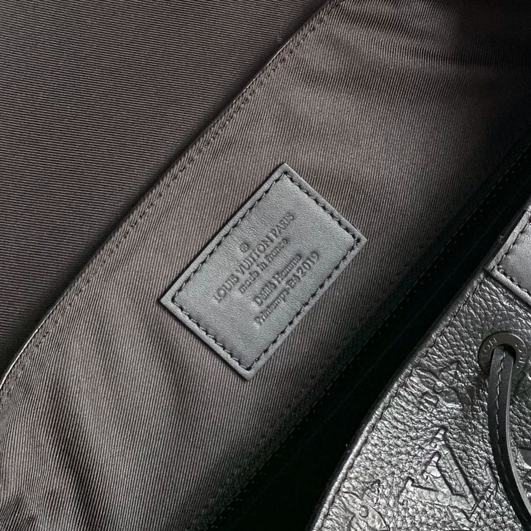 LV BAG M