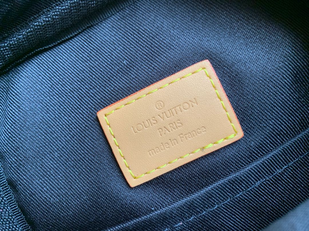 LV BAG M