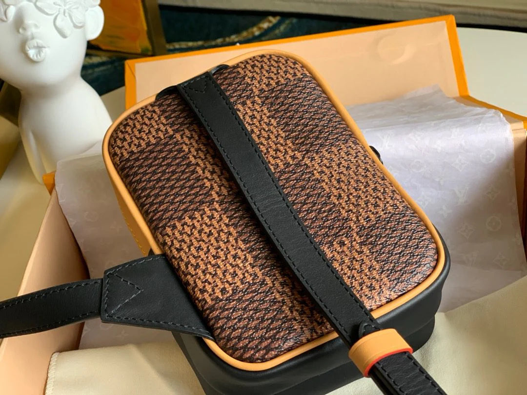 LV BAG M