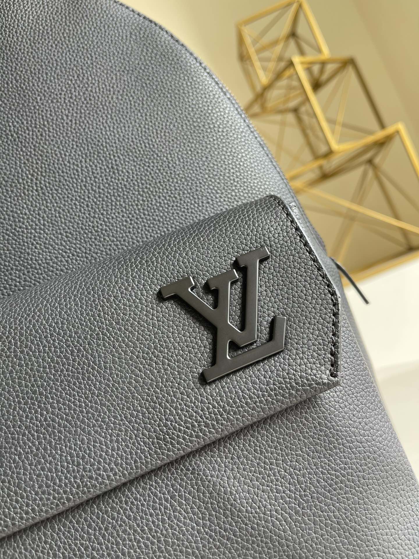 LV BAG M