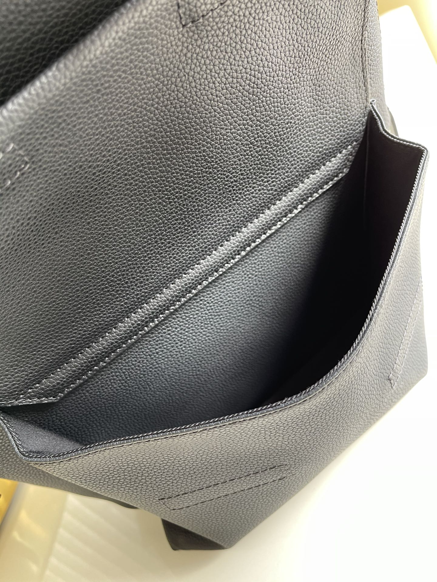 LV BAG M
