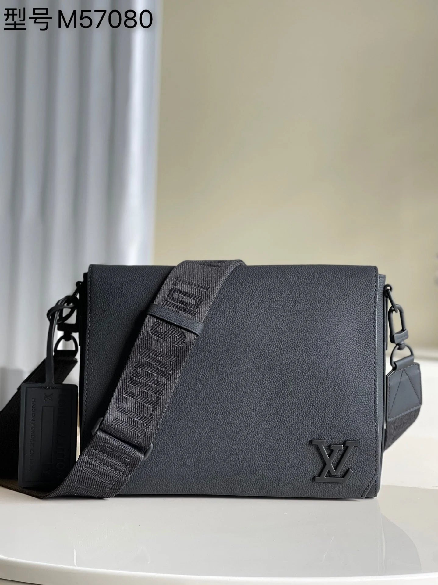 LV BAG M