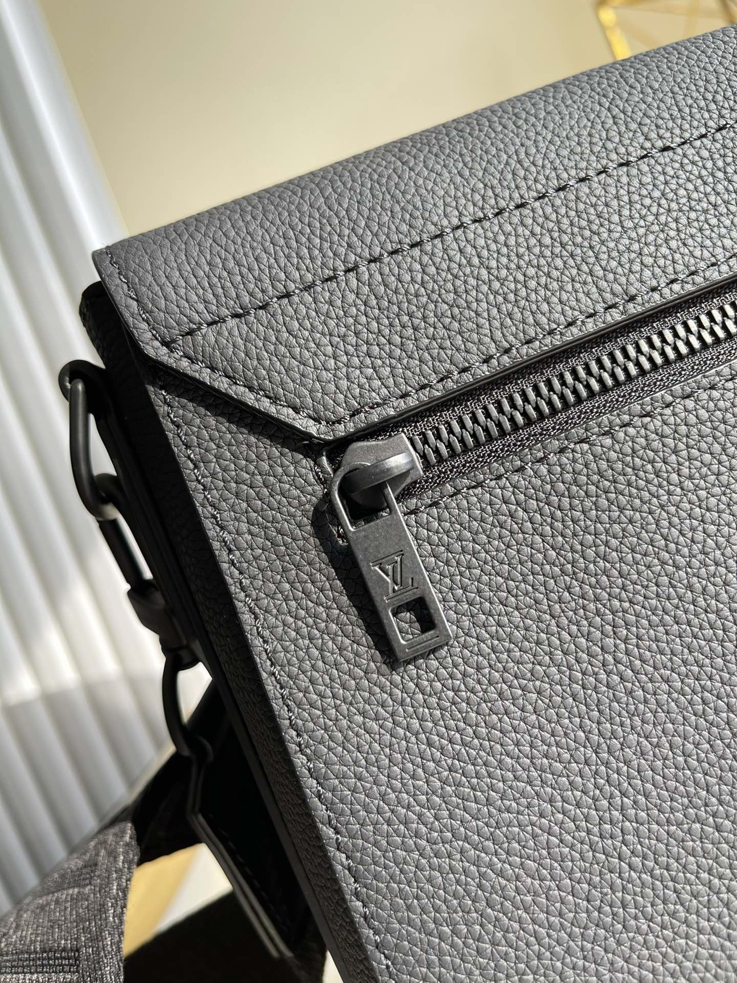 LV BAG M