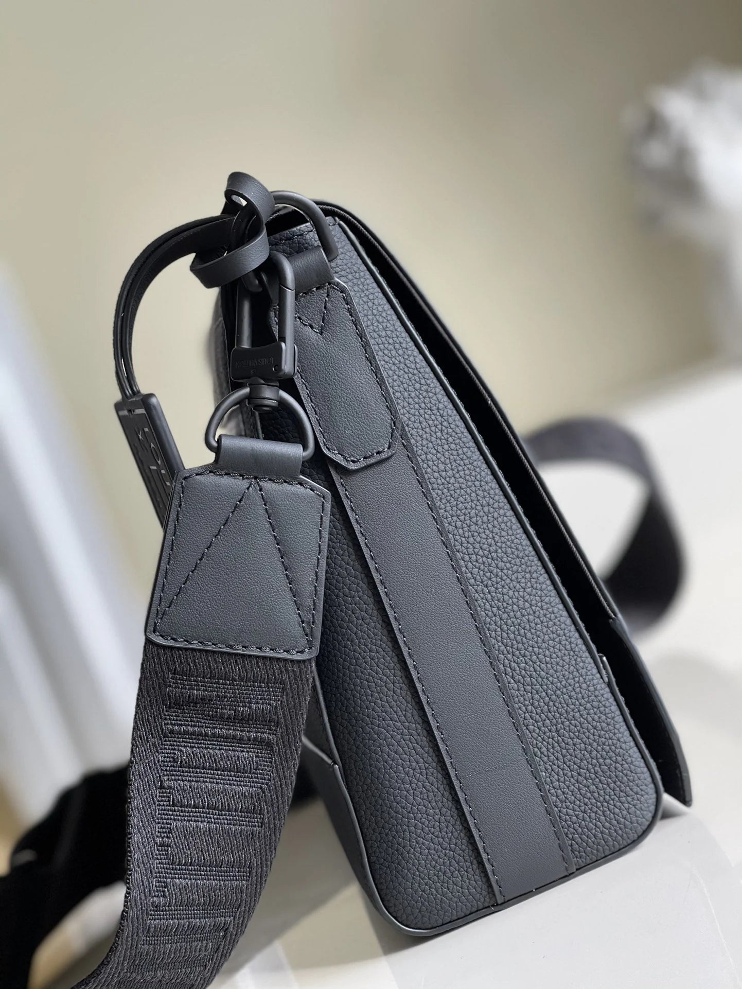 LV BAG M